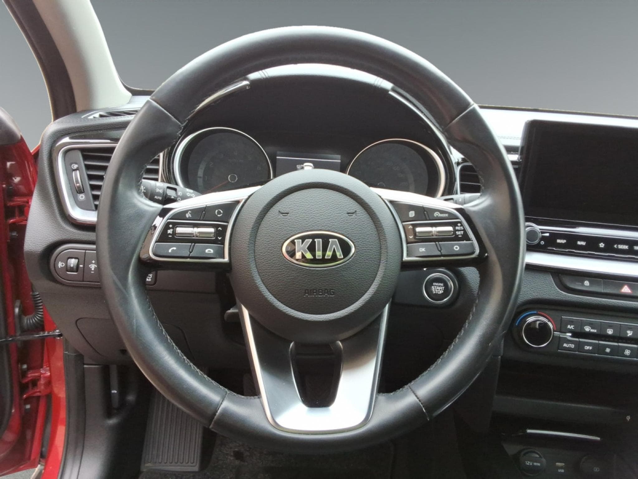 Kia XCeed More (UVO) 1.4 T ISG (2020) - Photo 11