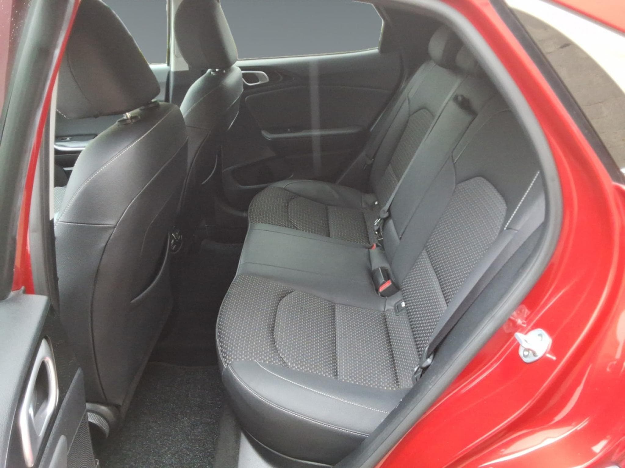 Kia XCeed More (UVO) 1.4 T ISG (2020) - Photo 15