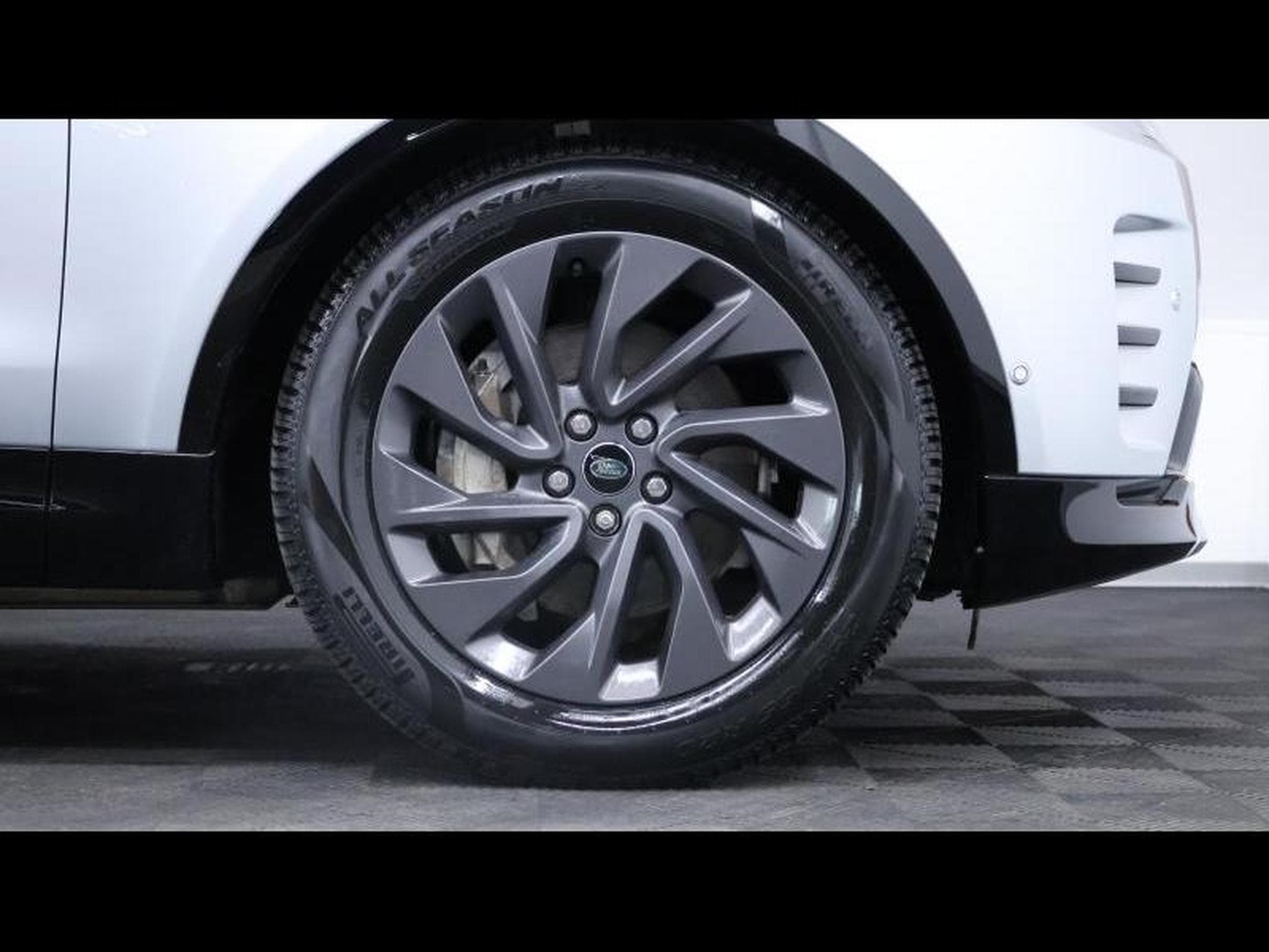 Land-Rover Discovery D250 R-Dynamc SE 7 Places (2024) - Photo 12