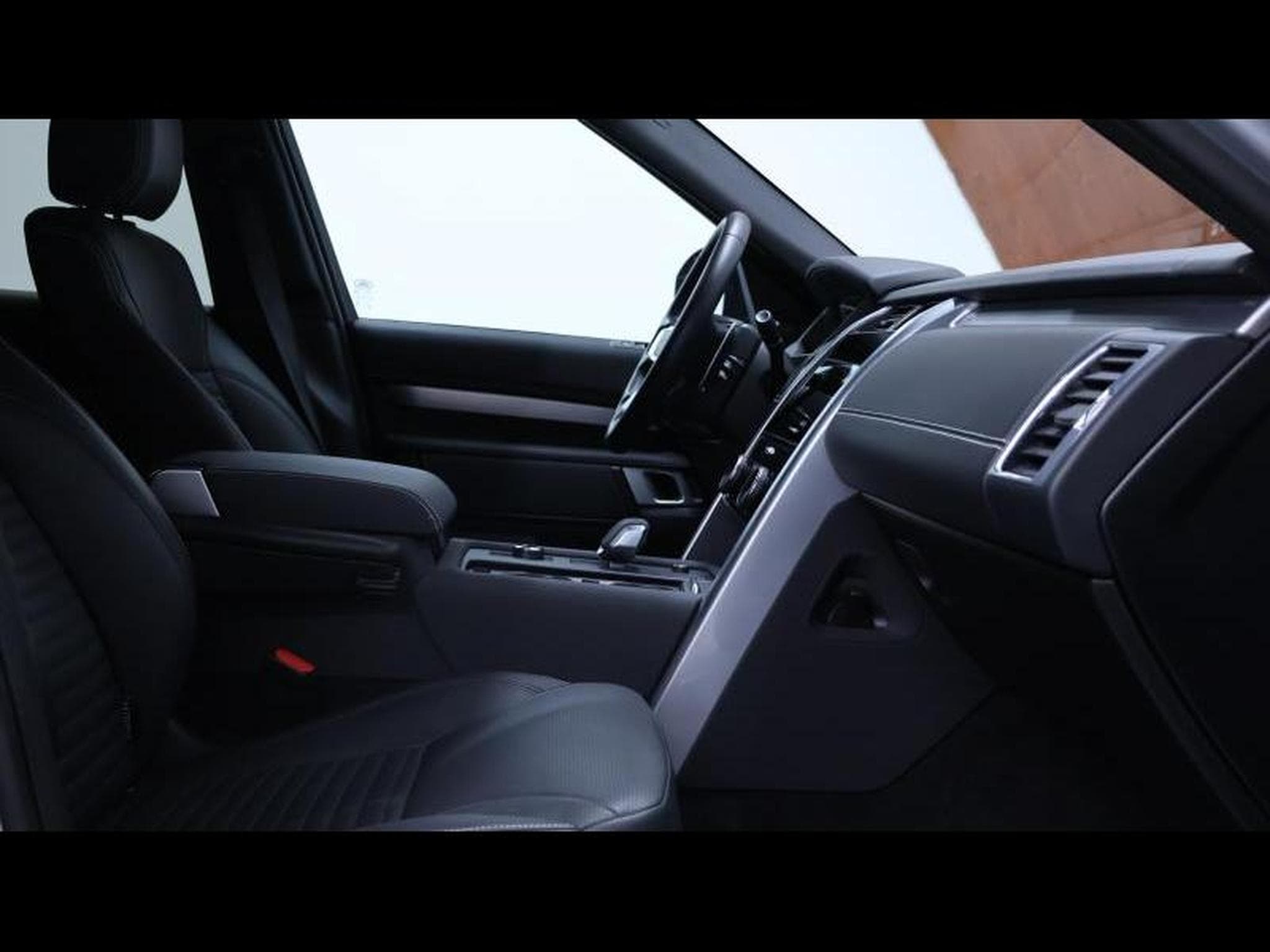 Land-Rover Discovery D250 R-Dynamc SE 7 Places (2024) - Photo 13