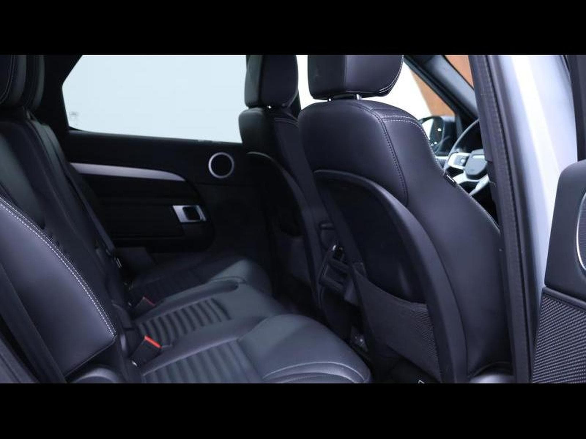 Land-Rover Discovery D250 R-Dynamc SE 7 Places (2024) - Photo 15