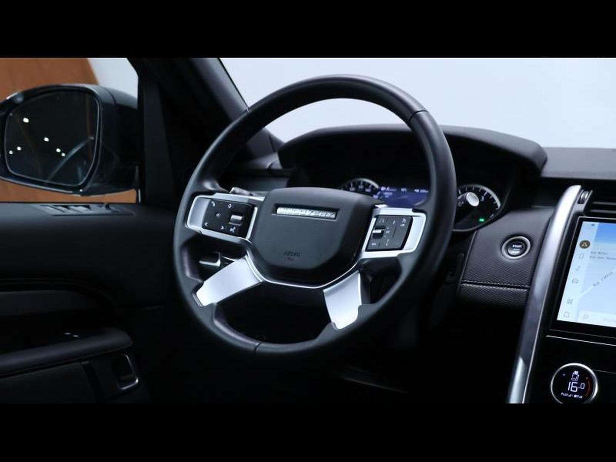 Land-Rover Discovery D250 R-Dynamc SE 7 Places (2024) - Photo 17