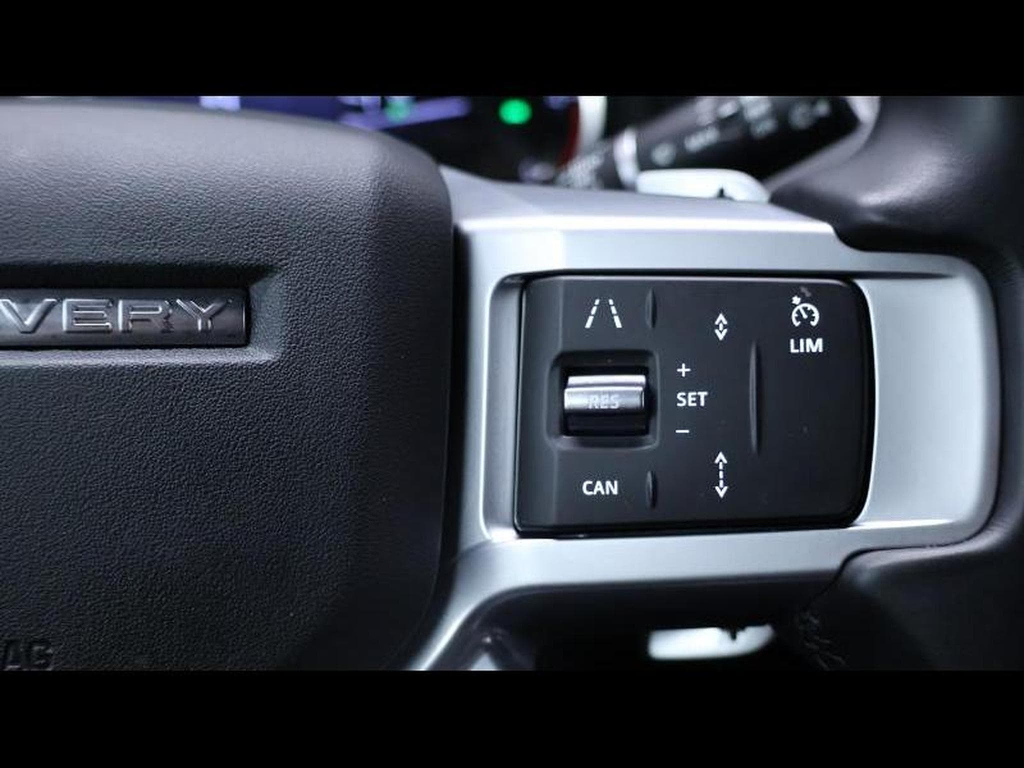 Land-Rover Discovery D250 R-Dynamc SE 7 Places (2024) - Photo 19