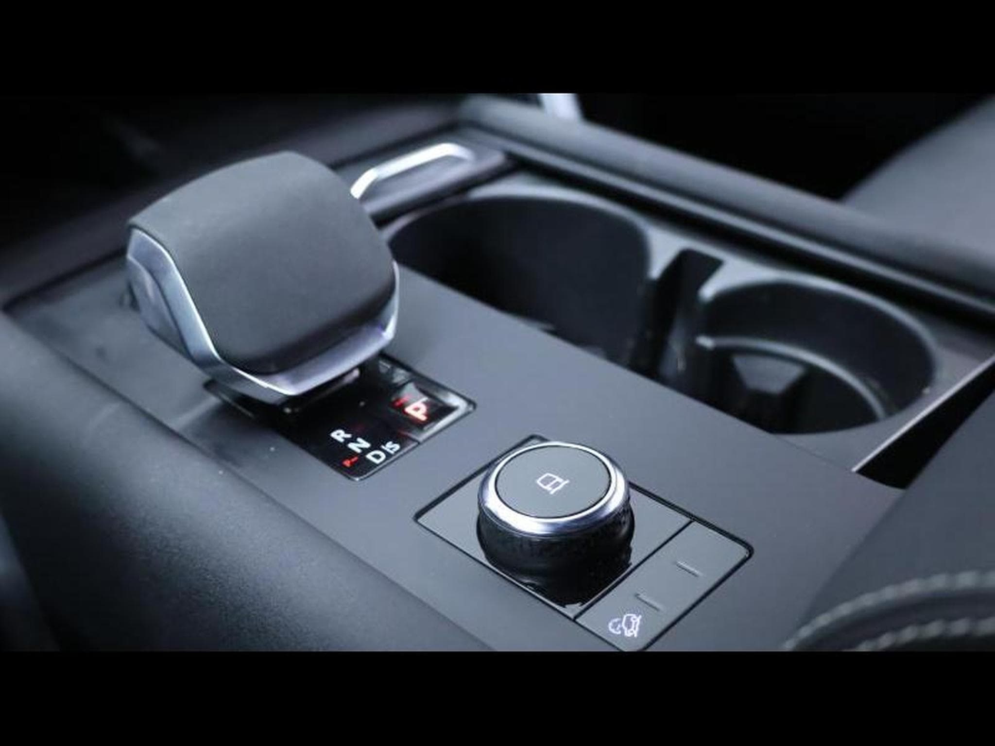 Land-Rover Discovery D250 R-Dynamc SE 7 Places (2024) - Photo 20