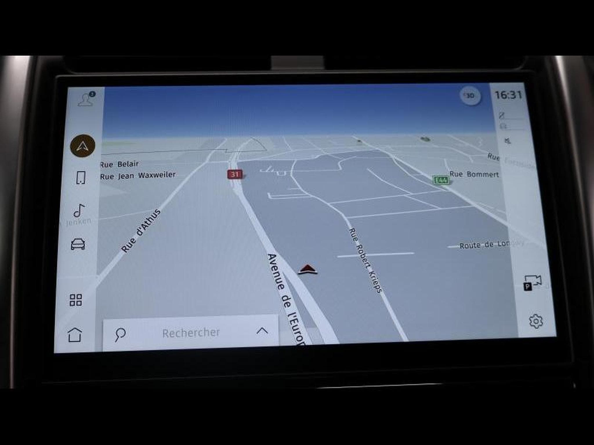 Land-Rover Discovery D250 R-Dynamc SE 7 Places (2024) - Photo 24