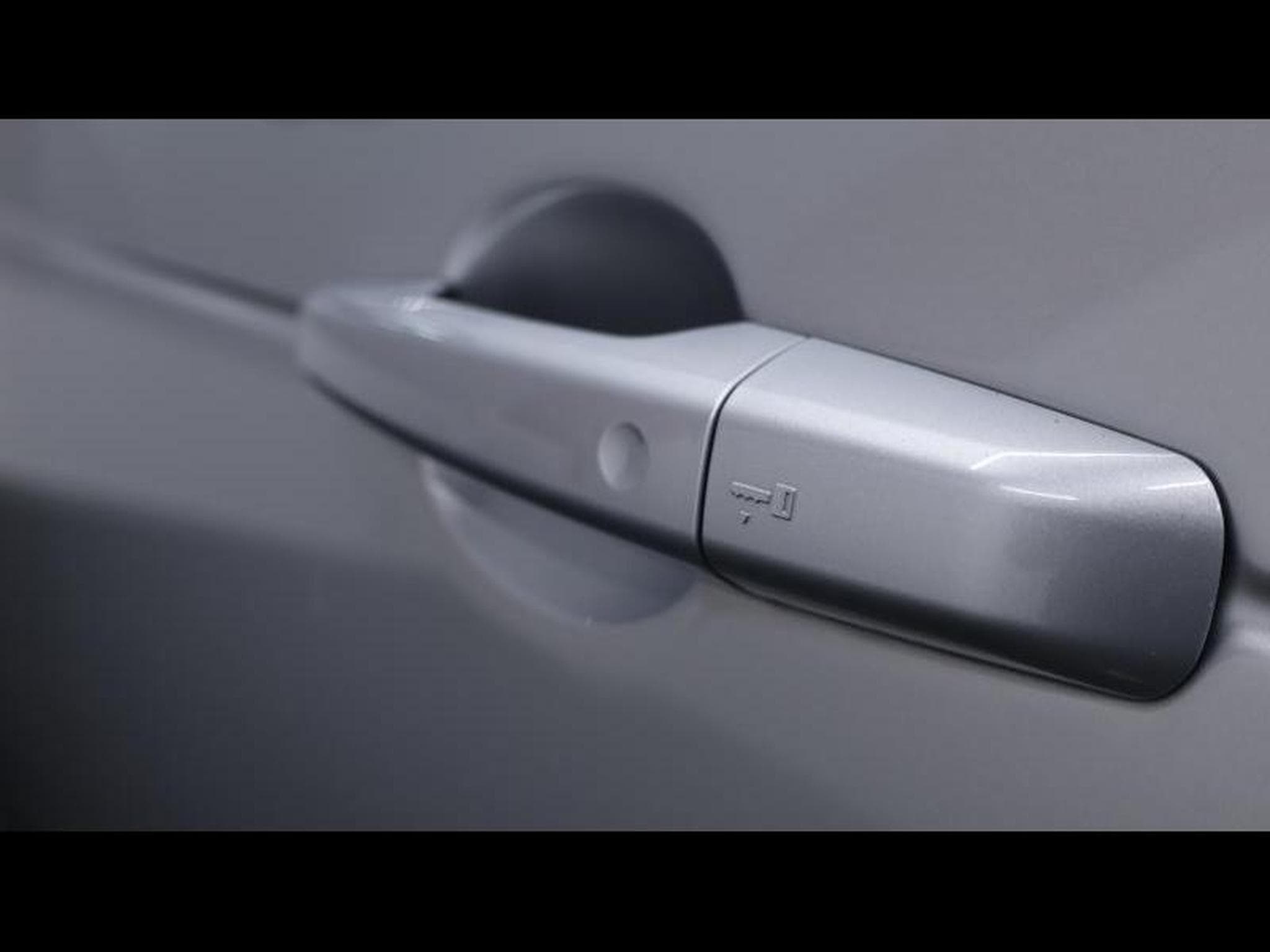 Land-Rover Discovery D250 R-Dynamc SE 7 Places (2024) - Photo 28