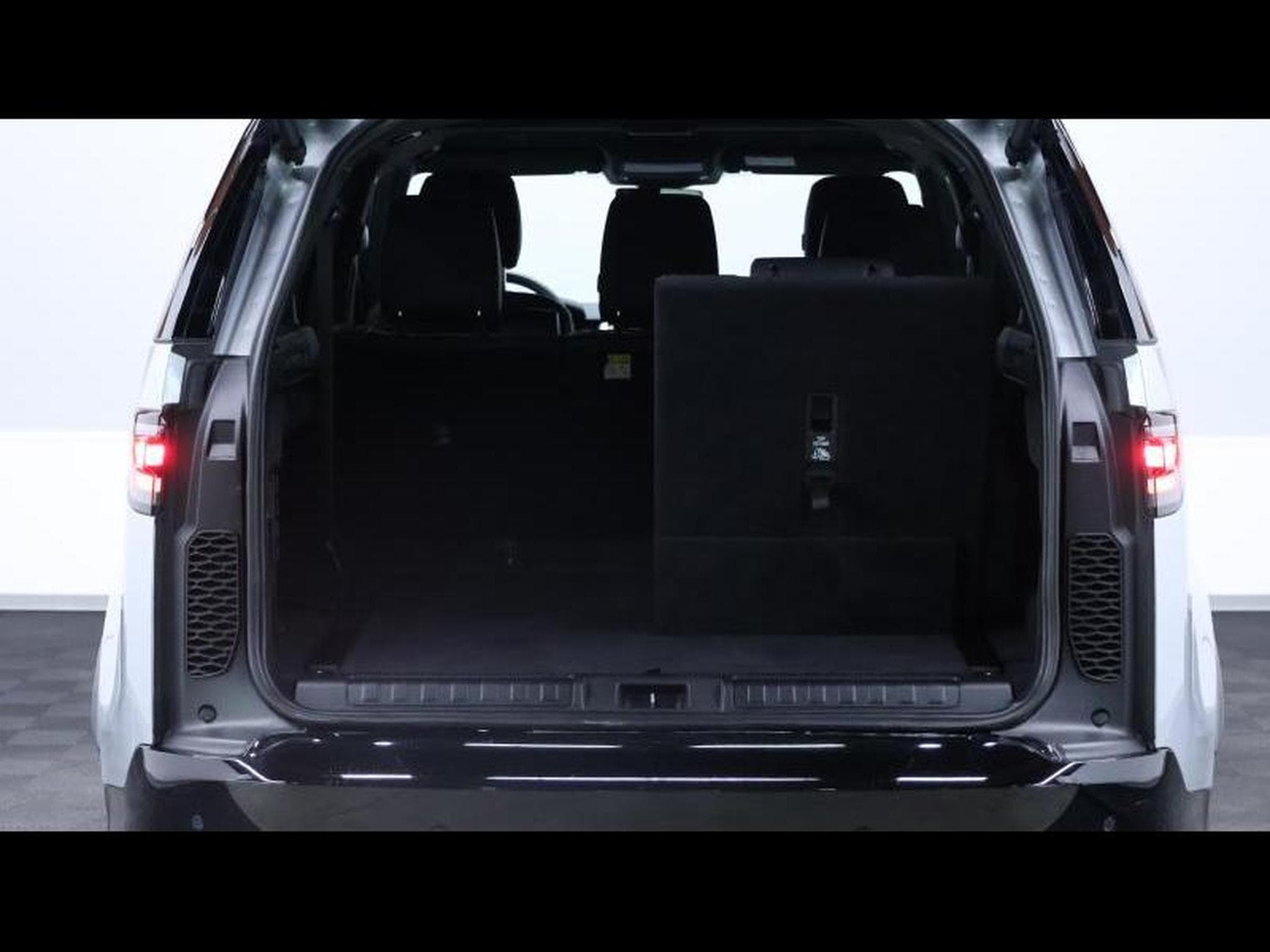 Land-Rover Discovery D250 R-Dynamc SE 7 Places (2024) - Photo 8