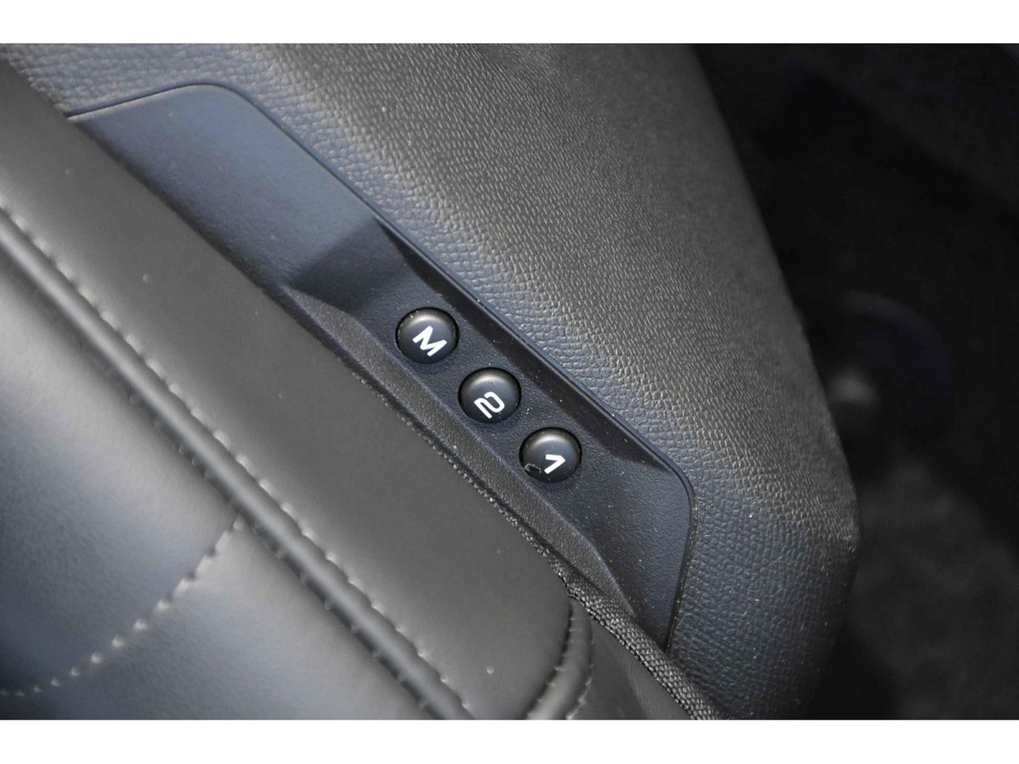 Citroën C5 X 1.2 PureTech PLUS EAT8 CUIR MEMO VENT ACC HUD LANE 1° MAIN (2024) - Photo 18