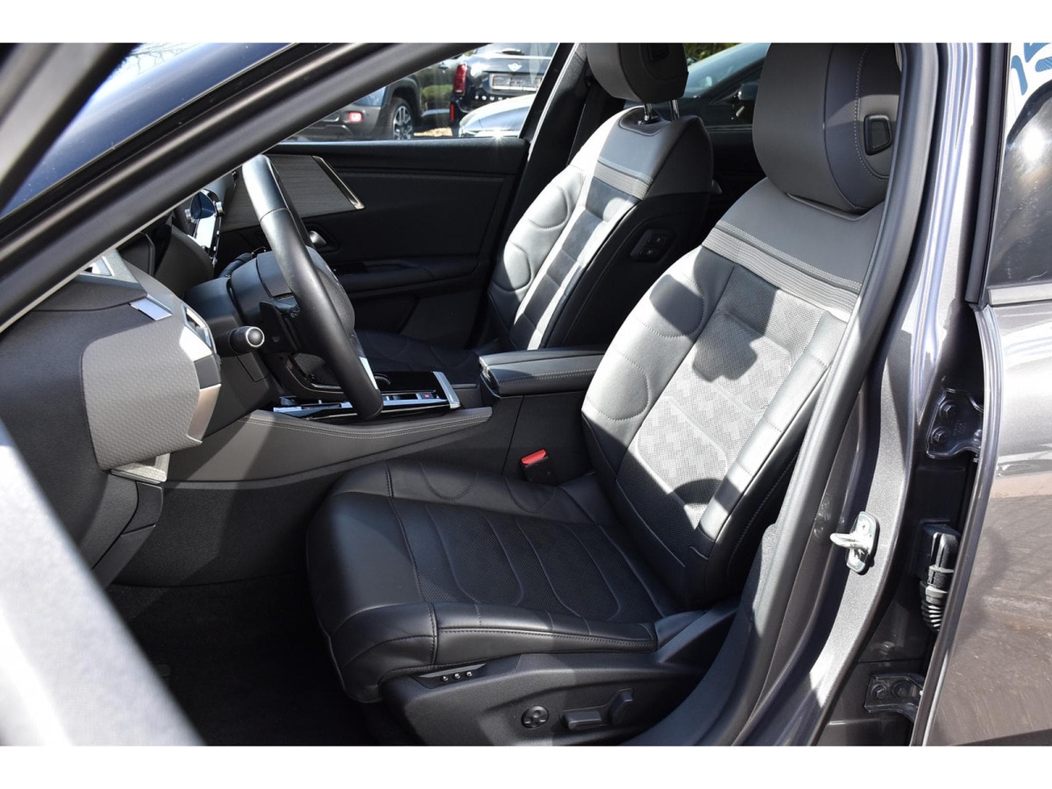 Citroën C5 X 1.2 PureTech PLUS EAT8 CUIR MEMO VENT ACC HUD LANE 1° MAIN (2024) - Photo 6