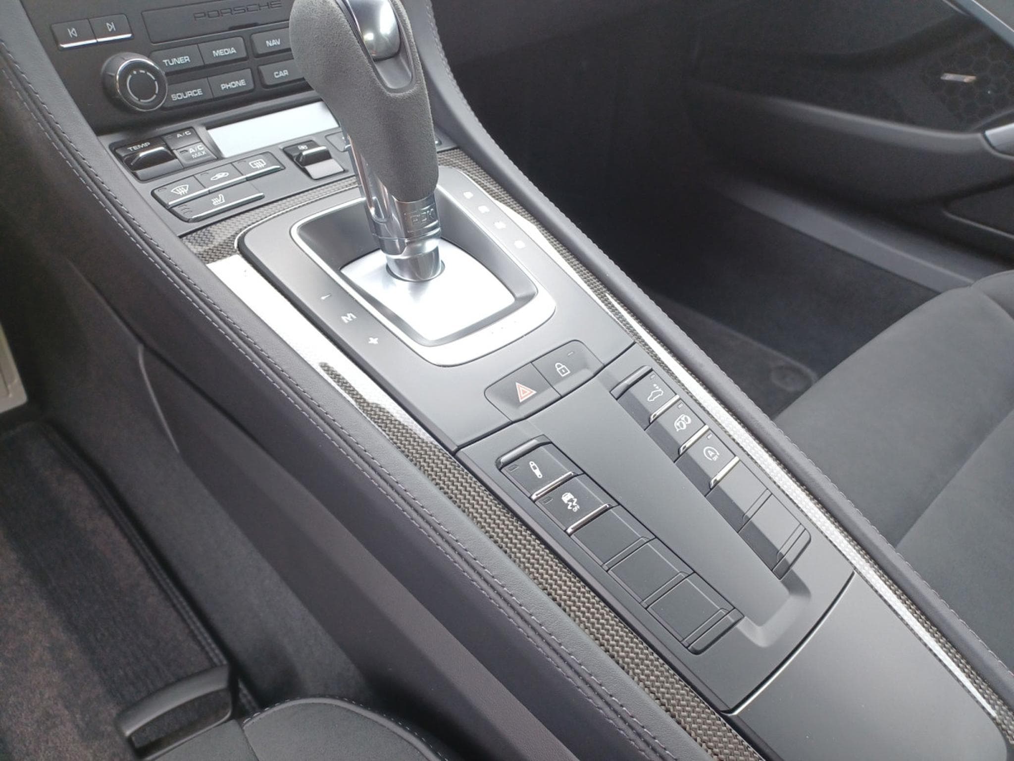 Porsche Cayman 718 GTS (2023) - Photo 11