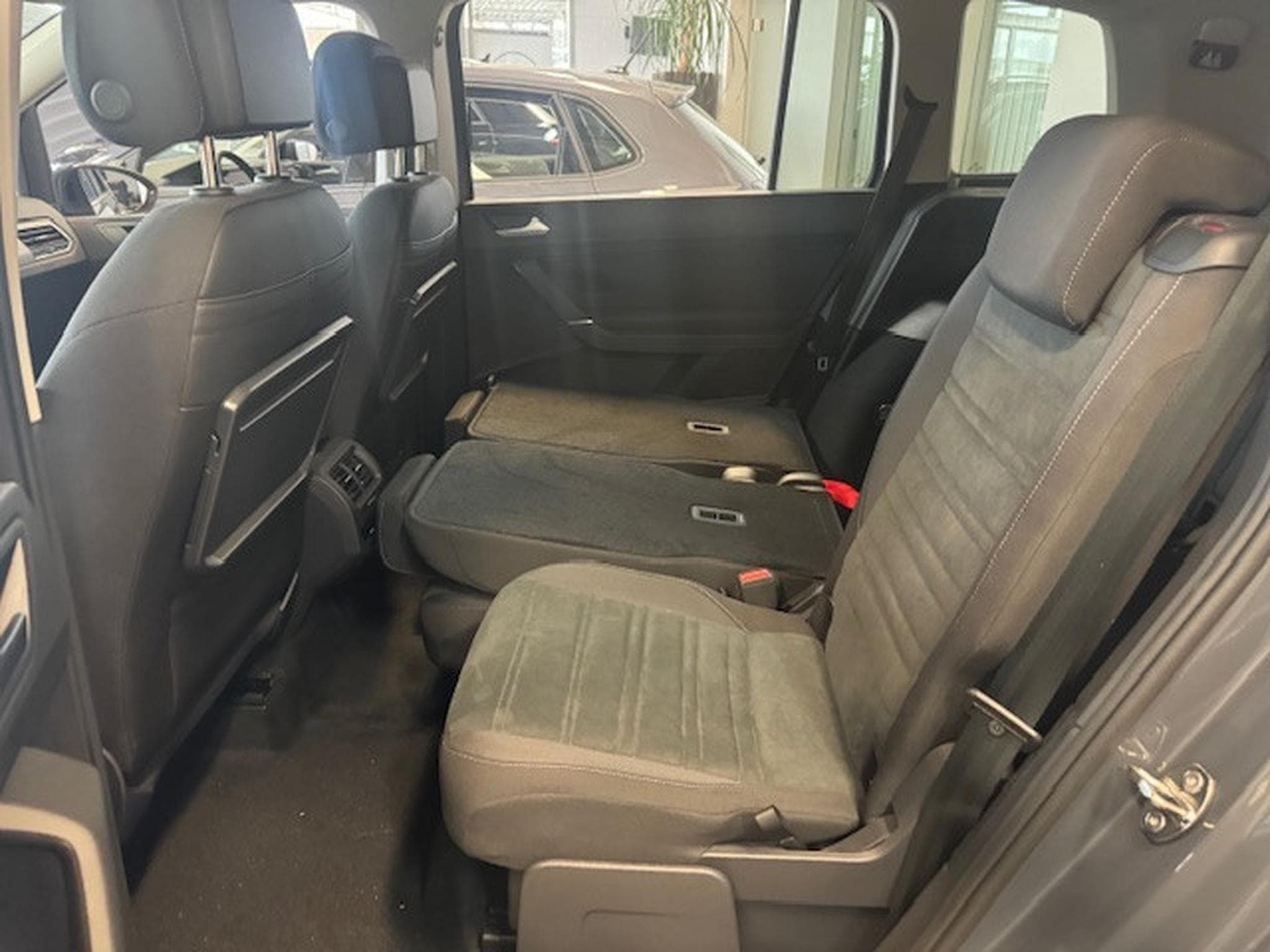 VW Touran VOLKSWAGEN TOURAN EN STOCK COMFORTLINE LED DSG ERGO SITZE SI (2024) - Photo 13