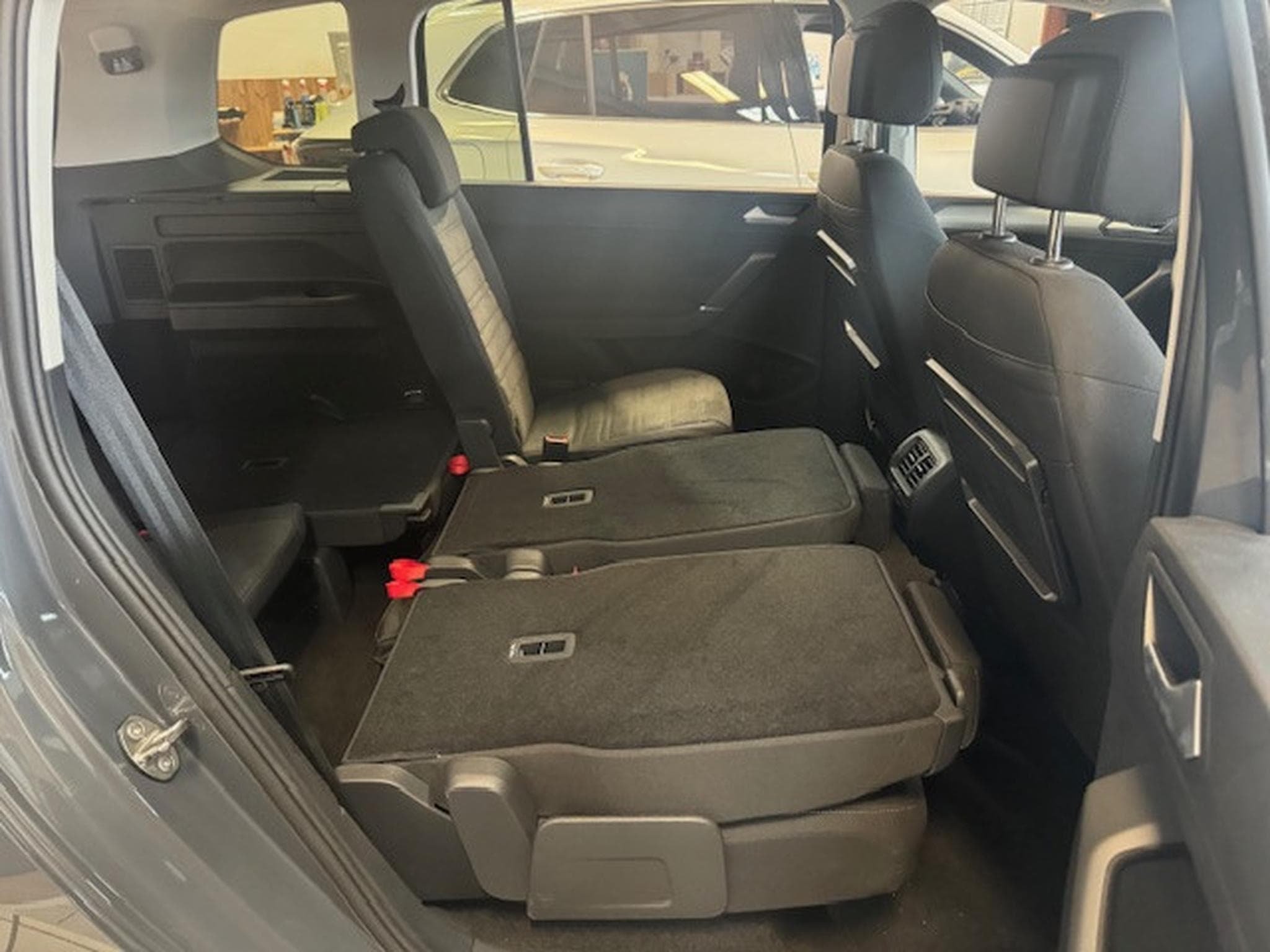 VW Touran VOLKSWAGEN TOURAN EN STOCK COMFORTLINE LED DSG ERGO SITZE SI (2024) - Photo 6