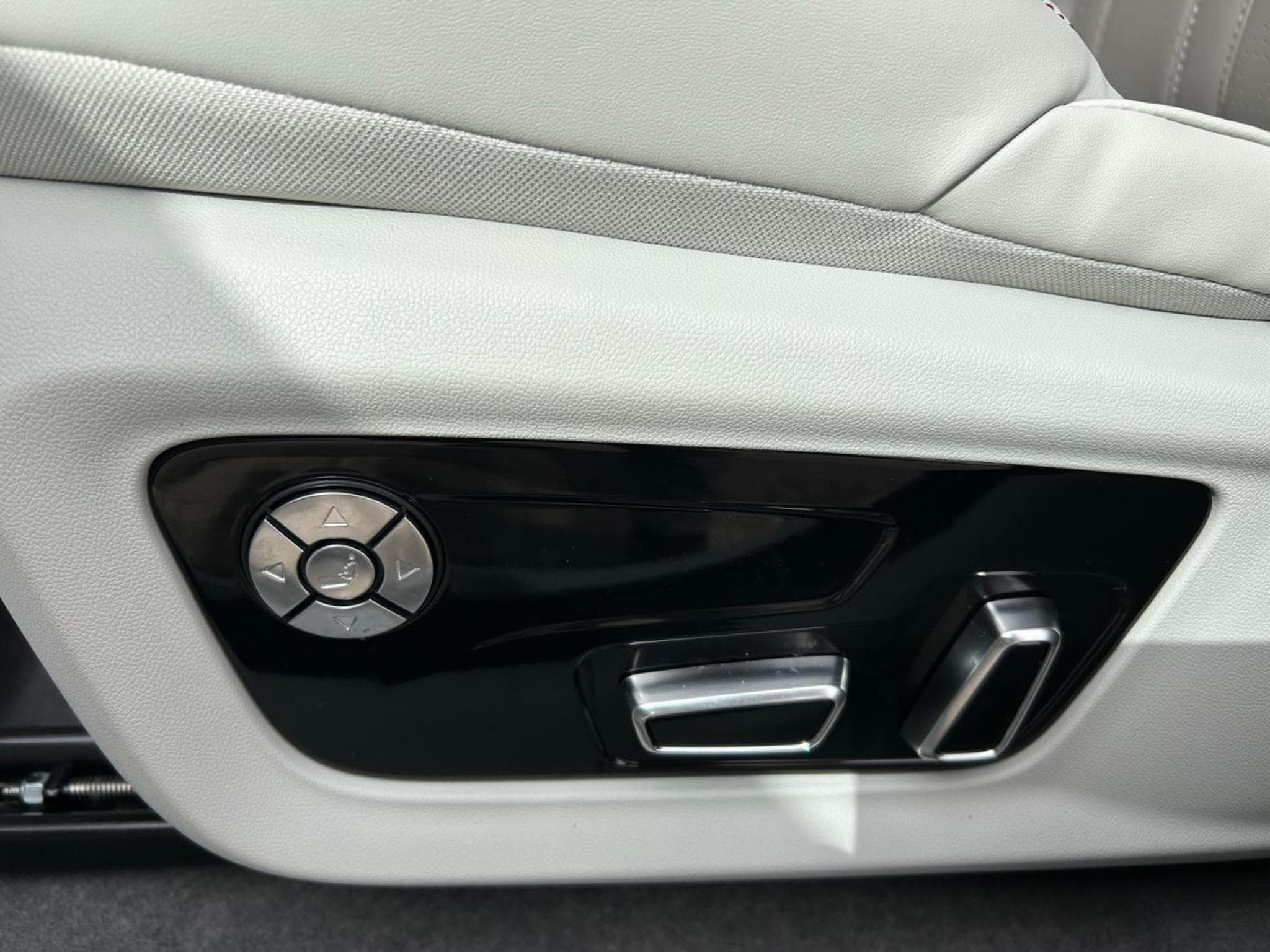 Forthing U-Tour FORTHING 4 U TOUR 7 PLACES (2026) - Photo 11