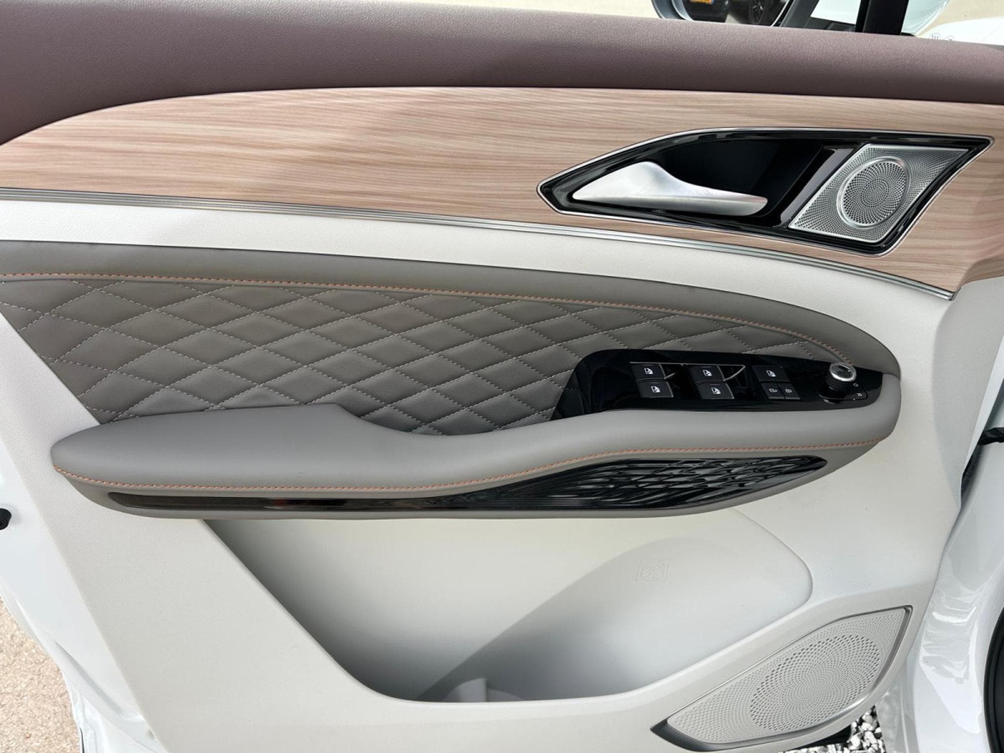 Forthing U-Tour FORTHING 4 U TOUR 7 PLACES (2026) - Photo 7