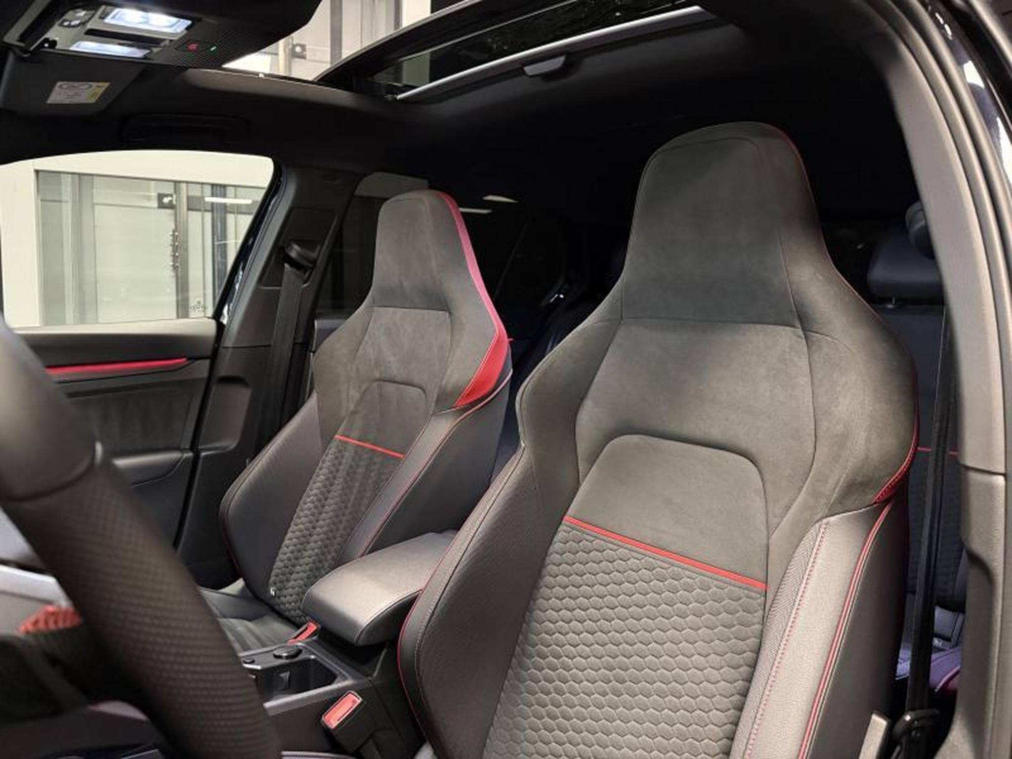 VW Golf VIII GTI Clubsport (2022) - Photo 10