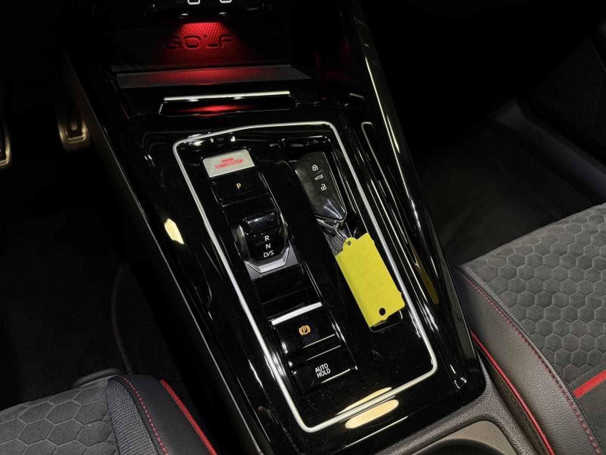 VW Golf VIII GTI Clubsport (2022) - Photo 14