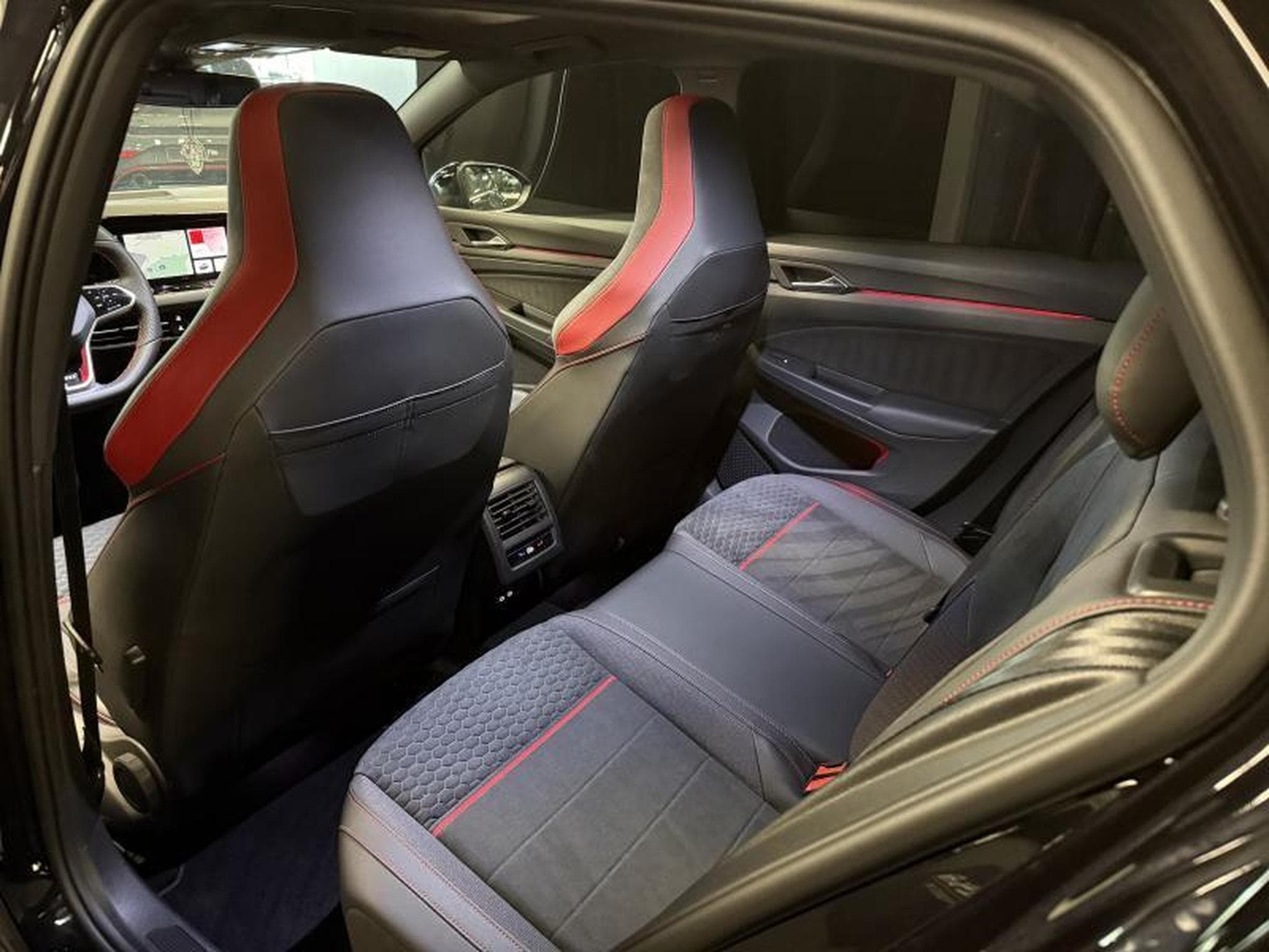 VW Golf VIII GTI Clubsport (2022) - Photo 15