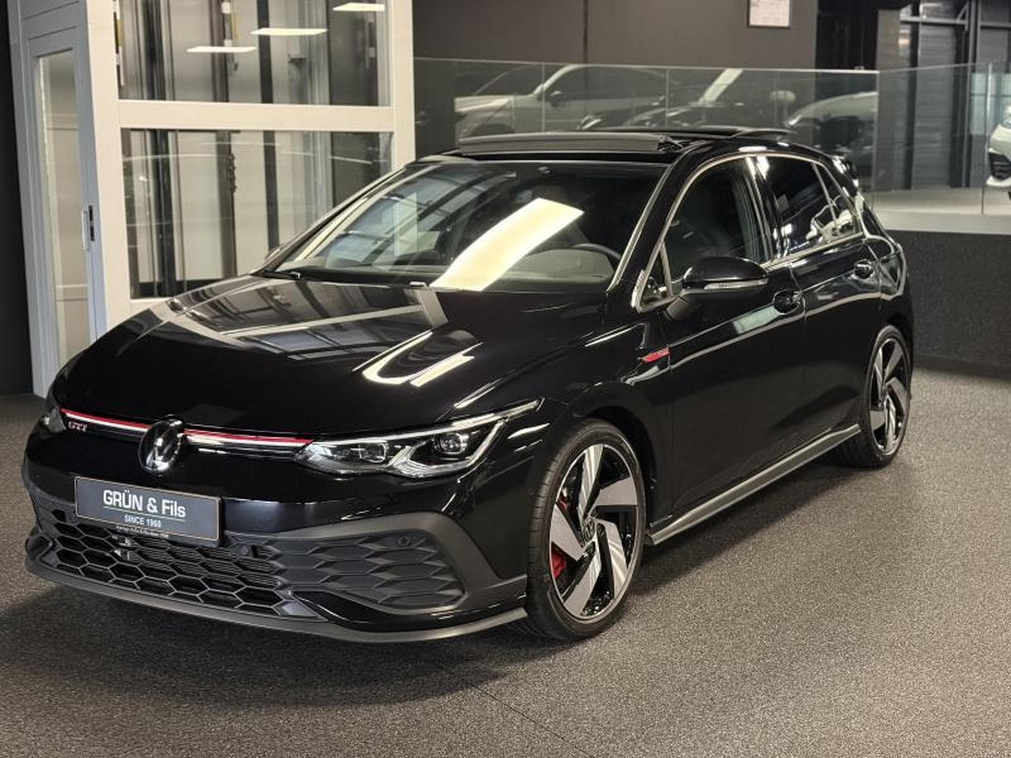VW Golf VIII GTI Clubsport (2022) - Photo 3