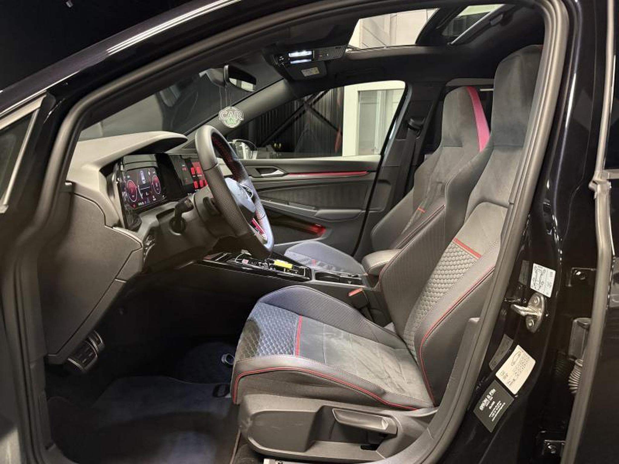 VW Golf VIII GTI Clubsport (2022) - Photo 9