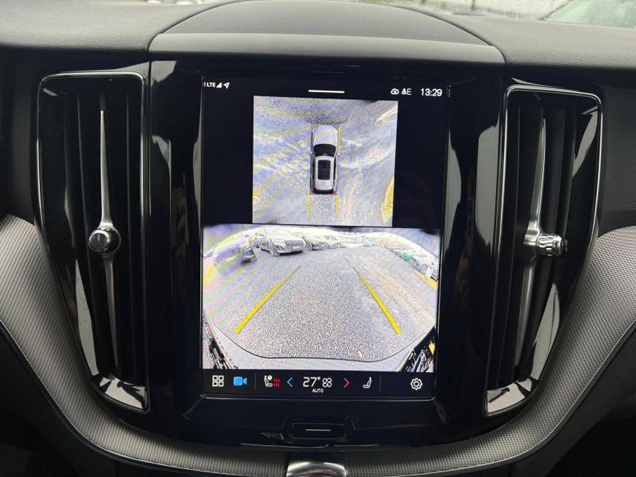 Volvo XC60 B5 Black Edition Plus / Essence (2025) - Photo 17