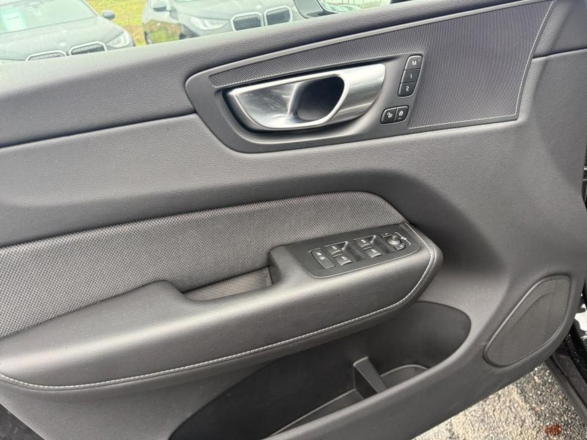 Volvo XC60 B5 Black Edition Plus / Essence (2025) - Photo 20