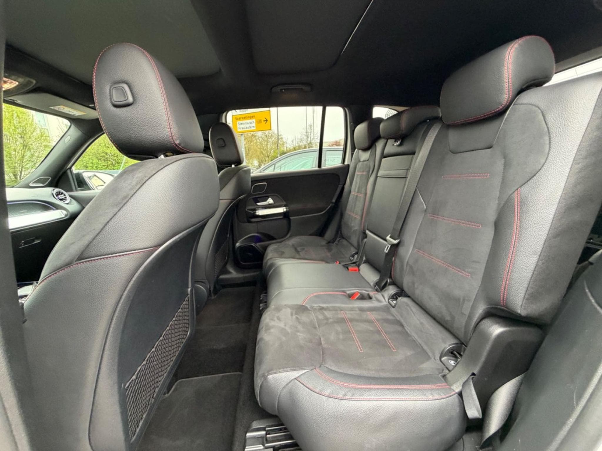 Mercedes GLB 250 4Matic AMG Line / Panoramaschiebedach / (2020) - Foto 15