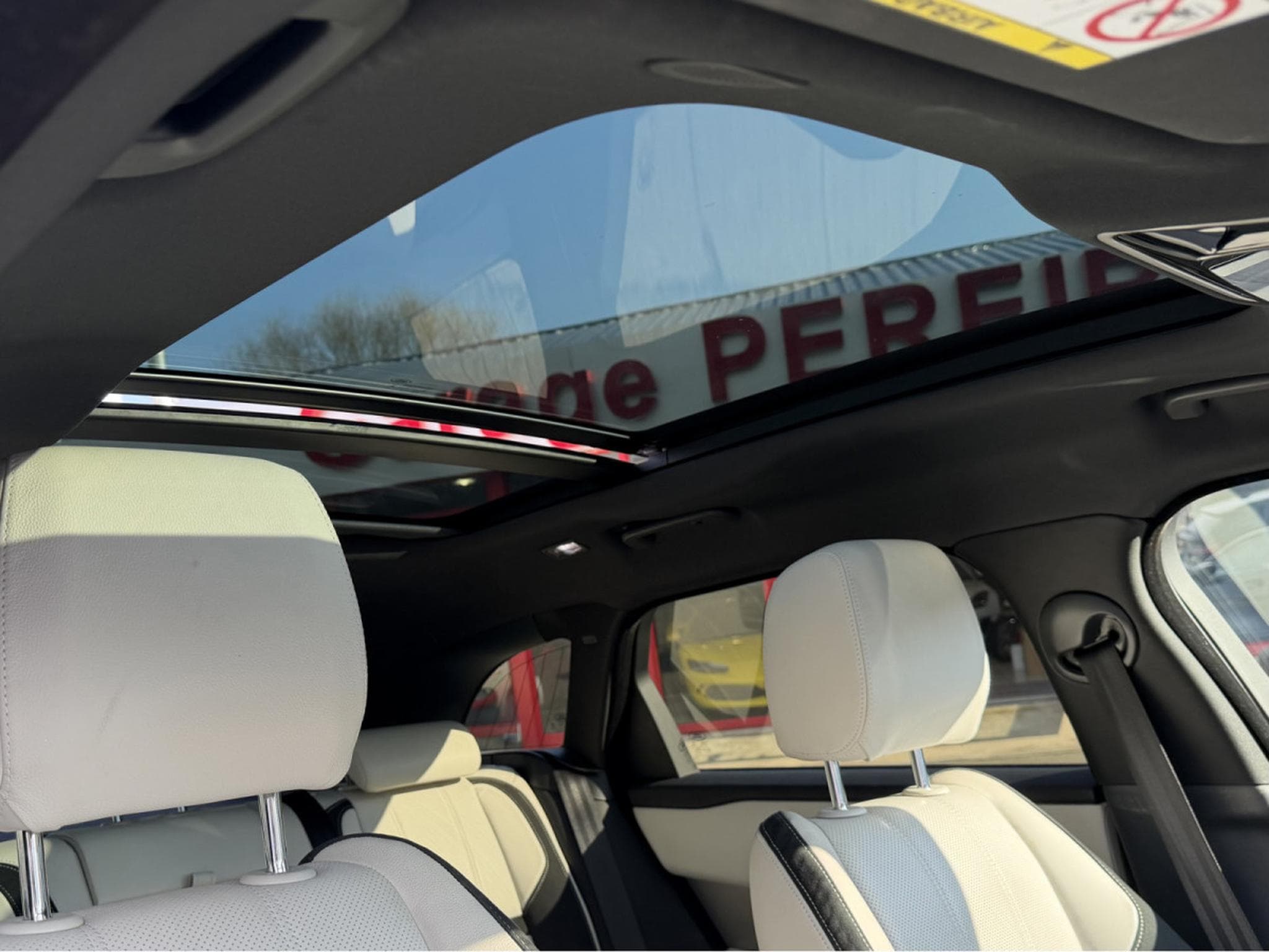 Land-Rover Range Rover Velar NEW MODEL P400 AWD R-DYNAMIC MERIDIAN PANO CUIR NAVI 1 HAND (2023) - Foto 5