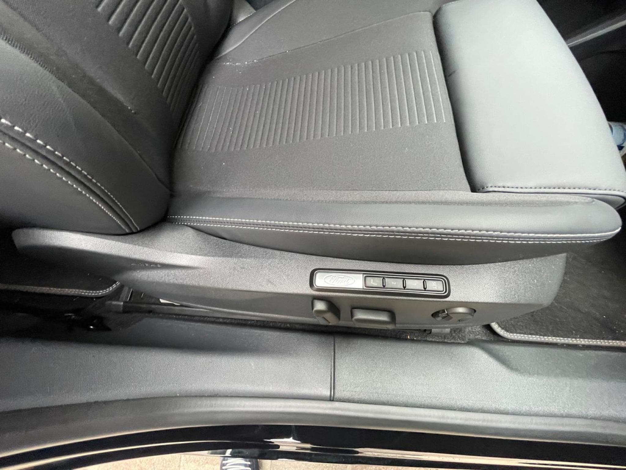 Ford Capri Select 79kWh AWD - 340cv (2024) - Foto 15