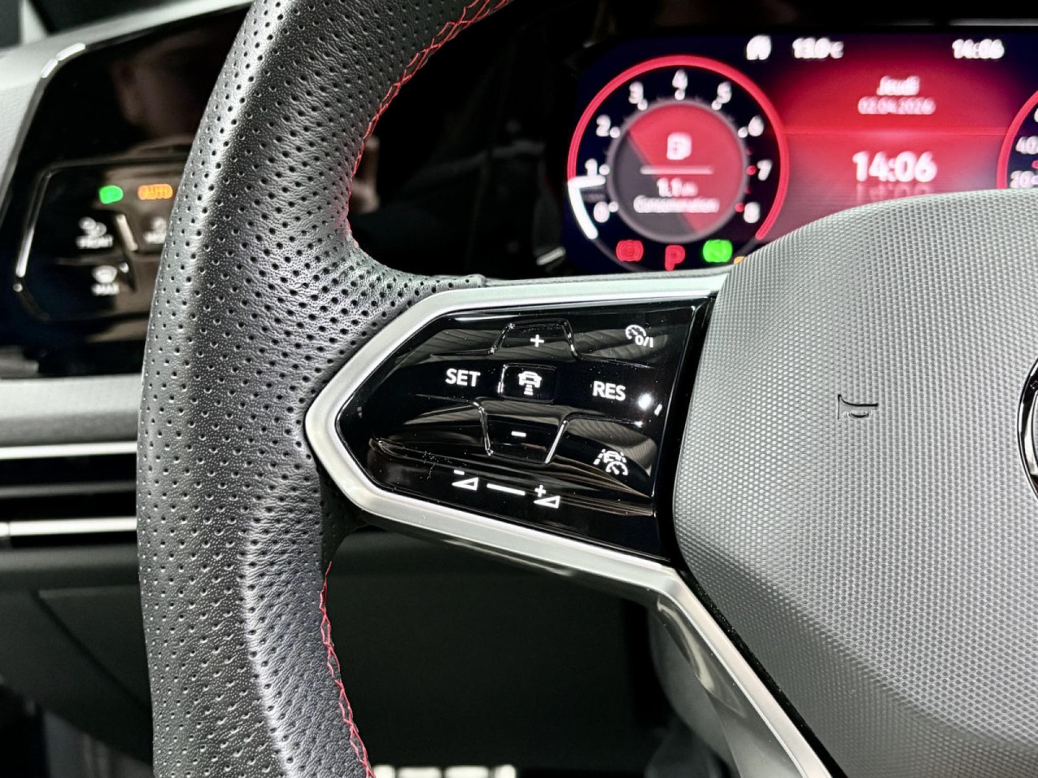 VW Golf GTI Clubsport 2.0 TSI 300 CV DSG7 *MATRIX* *DCC* *PANO* (2024) - Foto 10