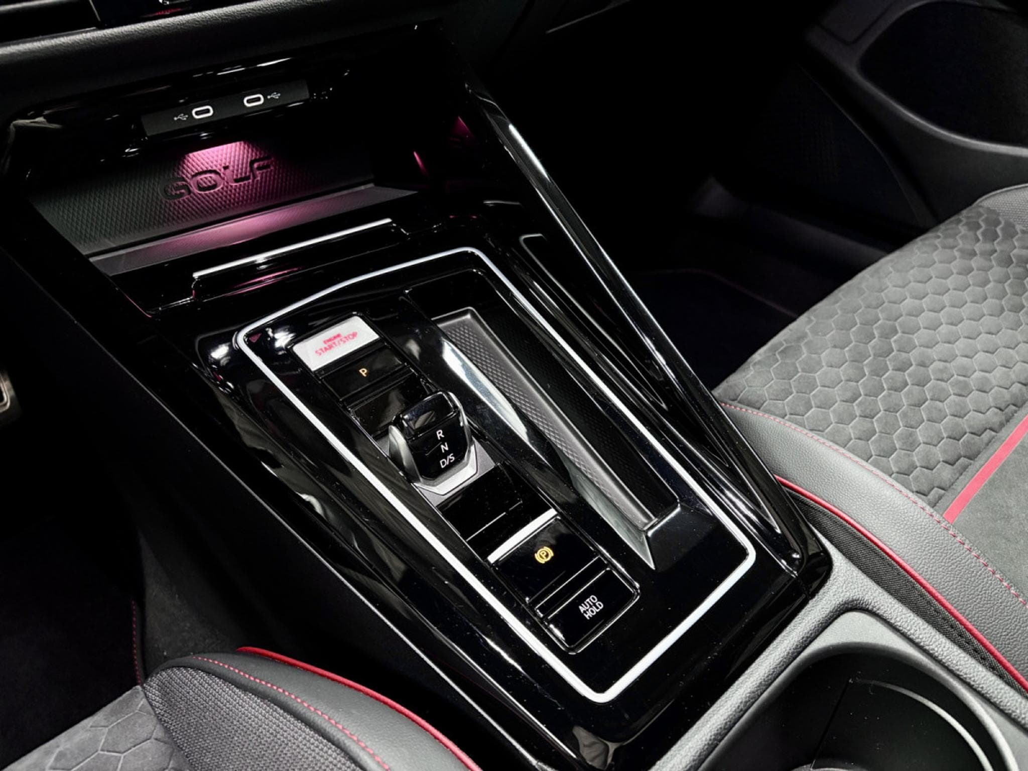 VW Golf GTI Clubsport 2.0 TSI 300 CV DSG7 *MATRIX* *DCC* *PANO* (2024) - Foto 12