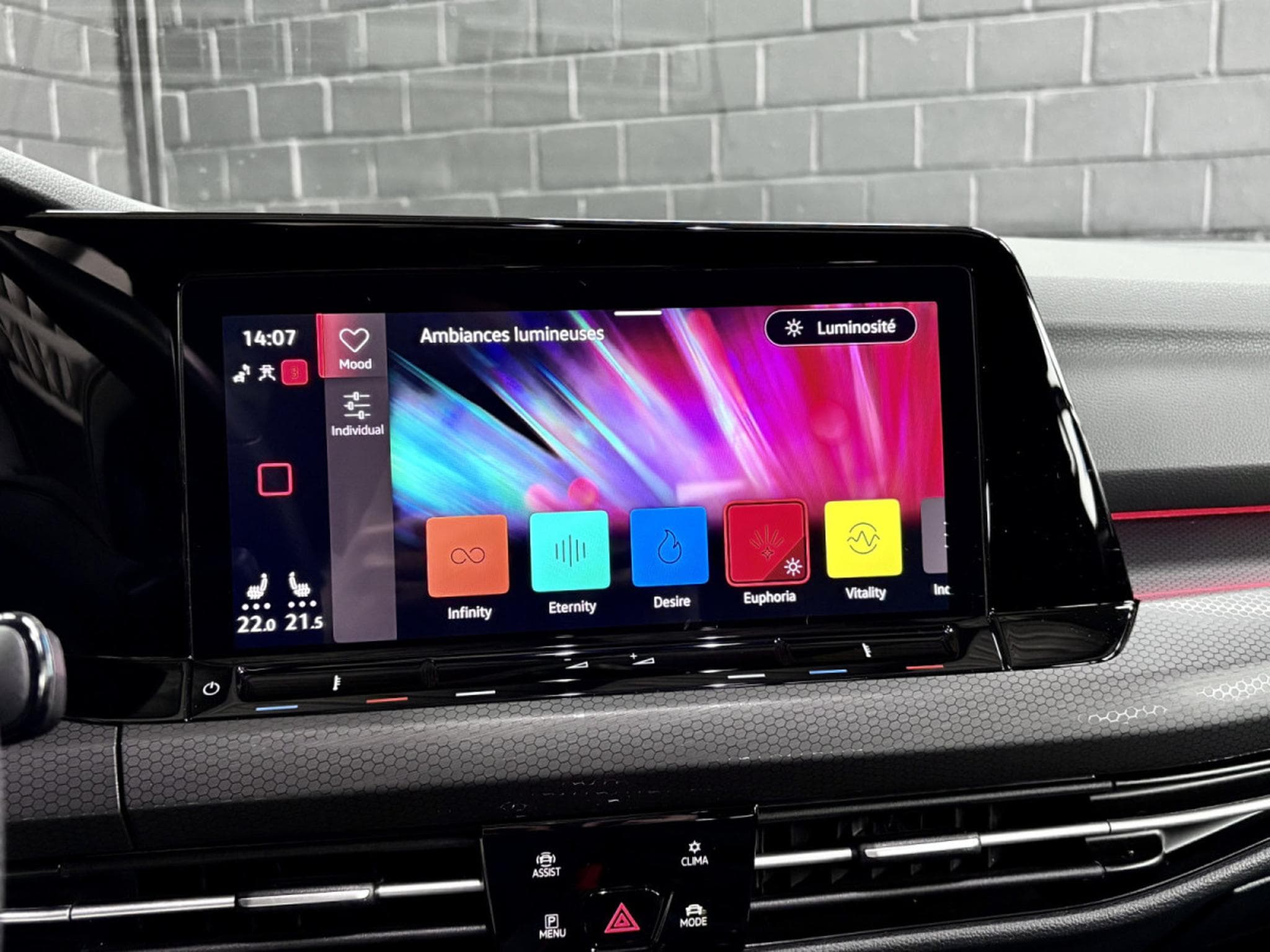 VW Golf GTI Clubsport 2.0 TSI 300 CV DSG7 *MATRIX* *DCC* *PANO* (2024) - Foto 17