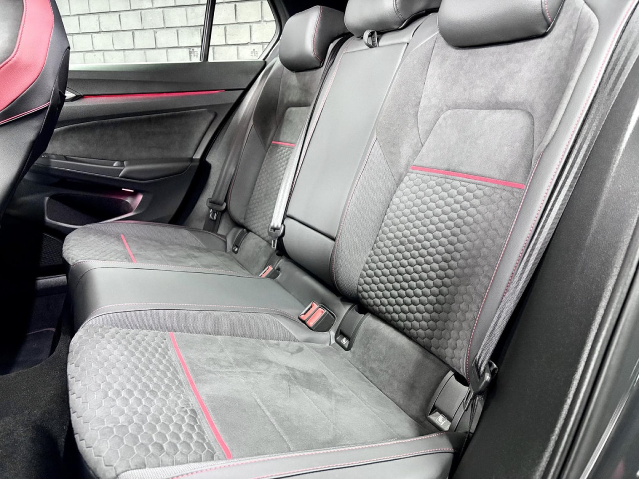 VW Golf GTI Clubsport 2.0 TSI 300 CV DSG7 *MATRIX* *DCC* *PANO* (2024) - Foto 19