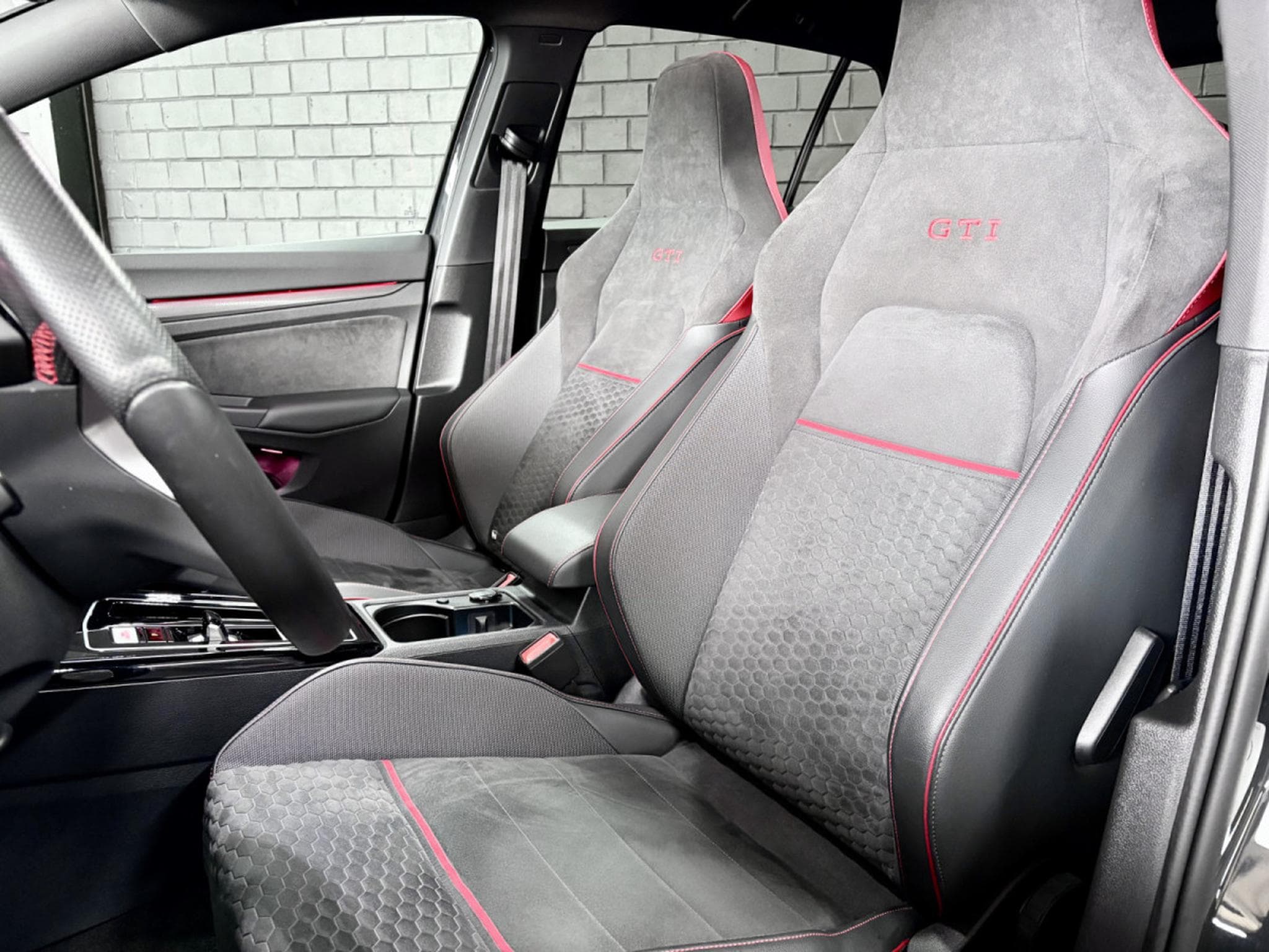 VW Golf GTI Clubsport 2.0 TSI 300 CV DSG7 *MATRIX* *DCC* *PANO* (2024) - Foto 6