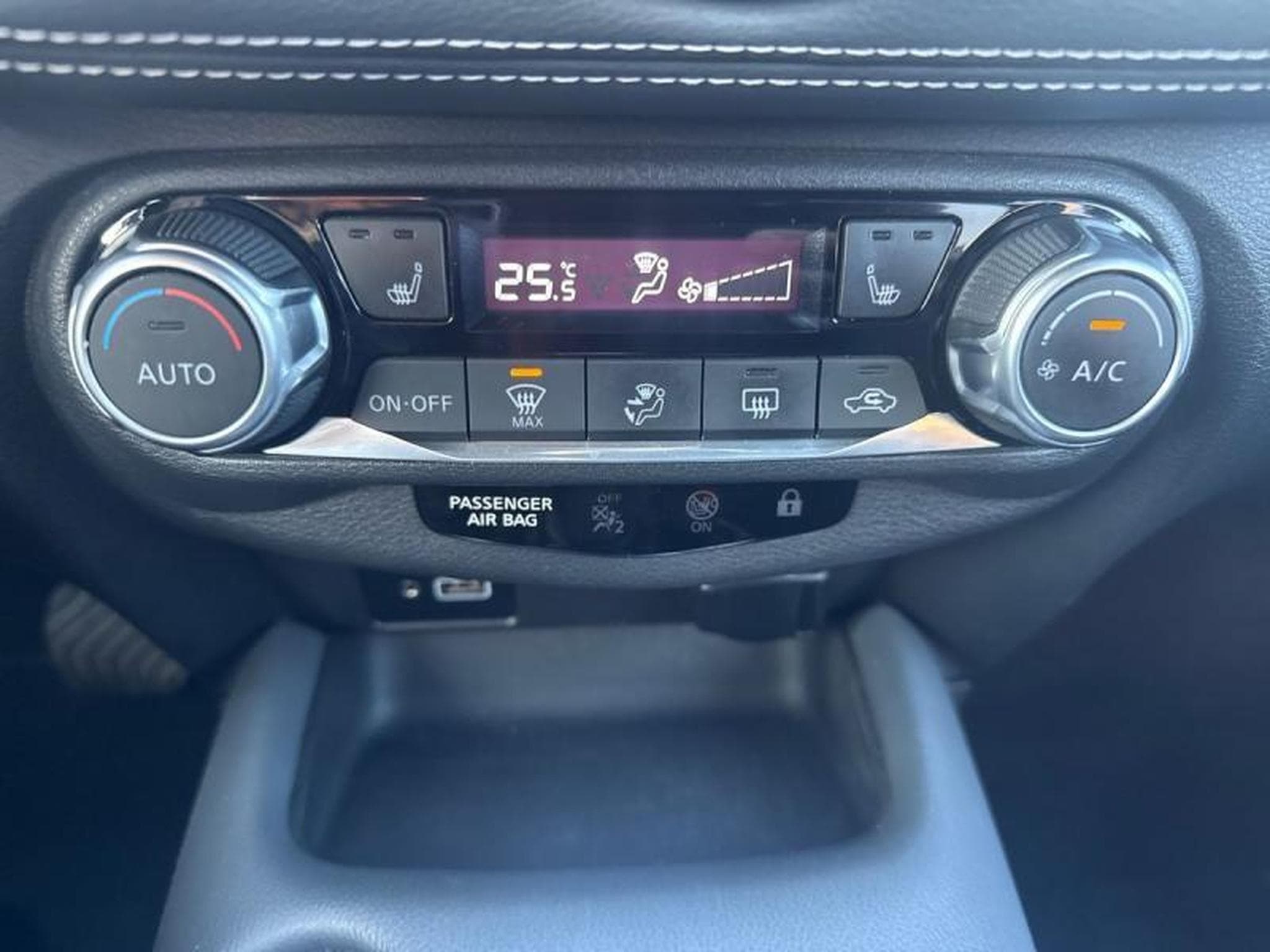 Nissan Juke Teckna (2020) - Photo 16