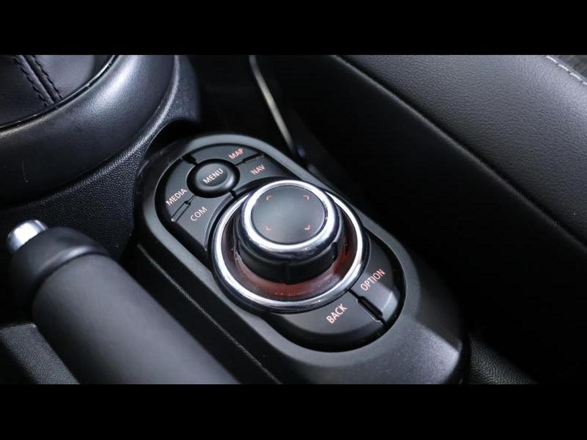 MINI Cooper 1.6 136 Hatch 5 portes Steptronic (2024) - Foto 18