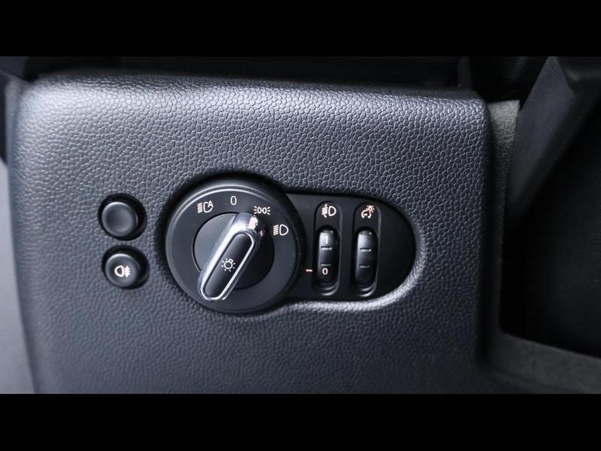 MINI Cooper 1.6 136 Hatch 5 portes Steptronic (2024) - Foto 26