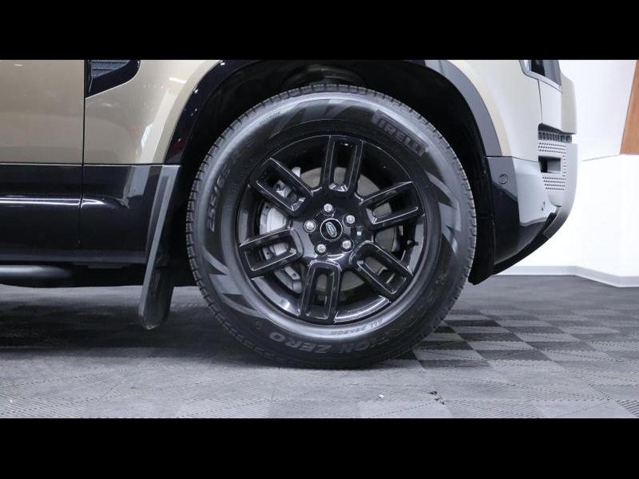 Land-Rover Defender 90 P400 X-Dynamic (2022) - Photo 10