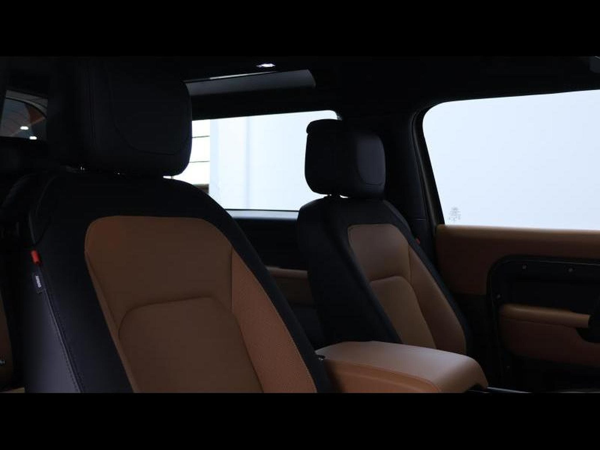 Land-Rover Defender 90 P400 X-Dynamic (2022) - Photo 12