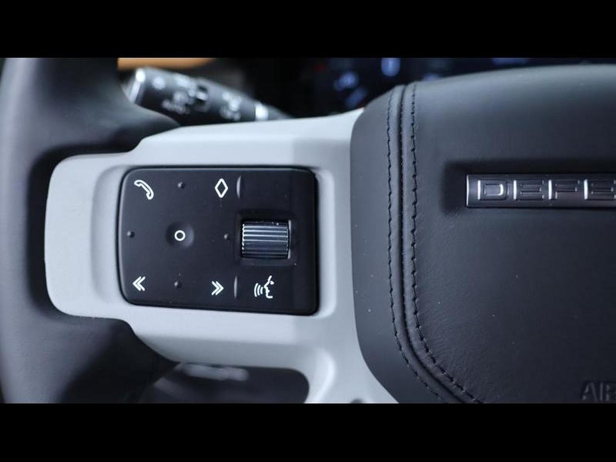 Land-Rover Defender 90 P400 X-Dynamic (2022) - Photo 16