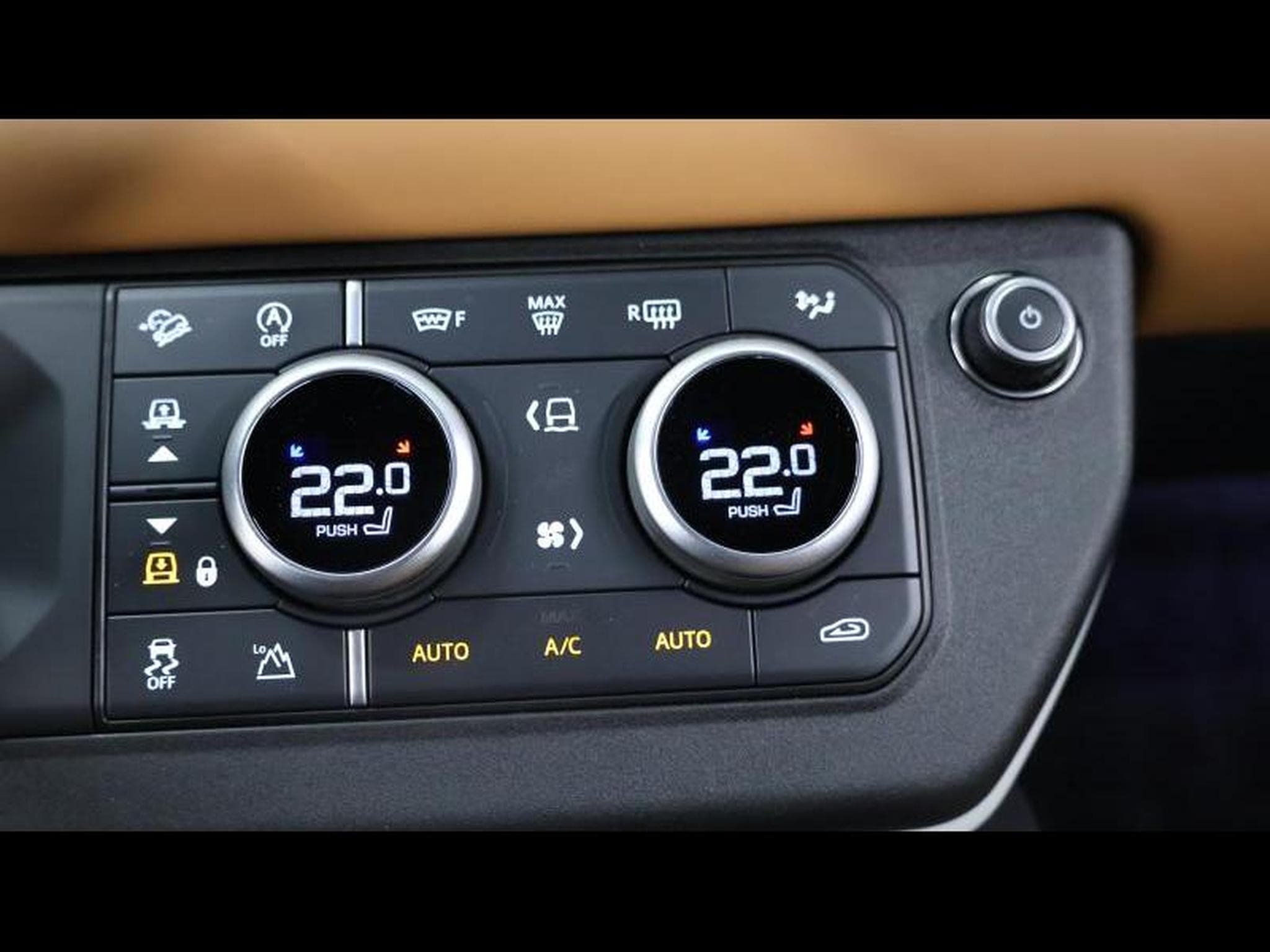 Land-Rover Defender 90 P400 X-Dynamic (2022) - Photo 19