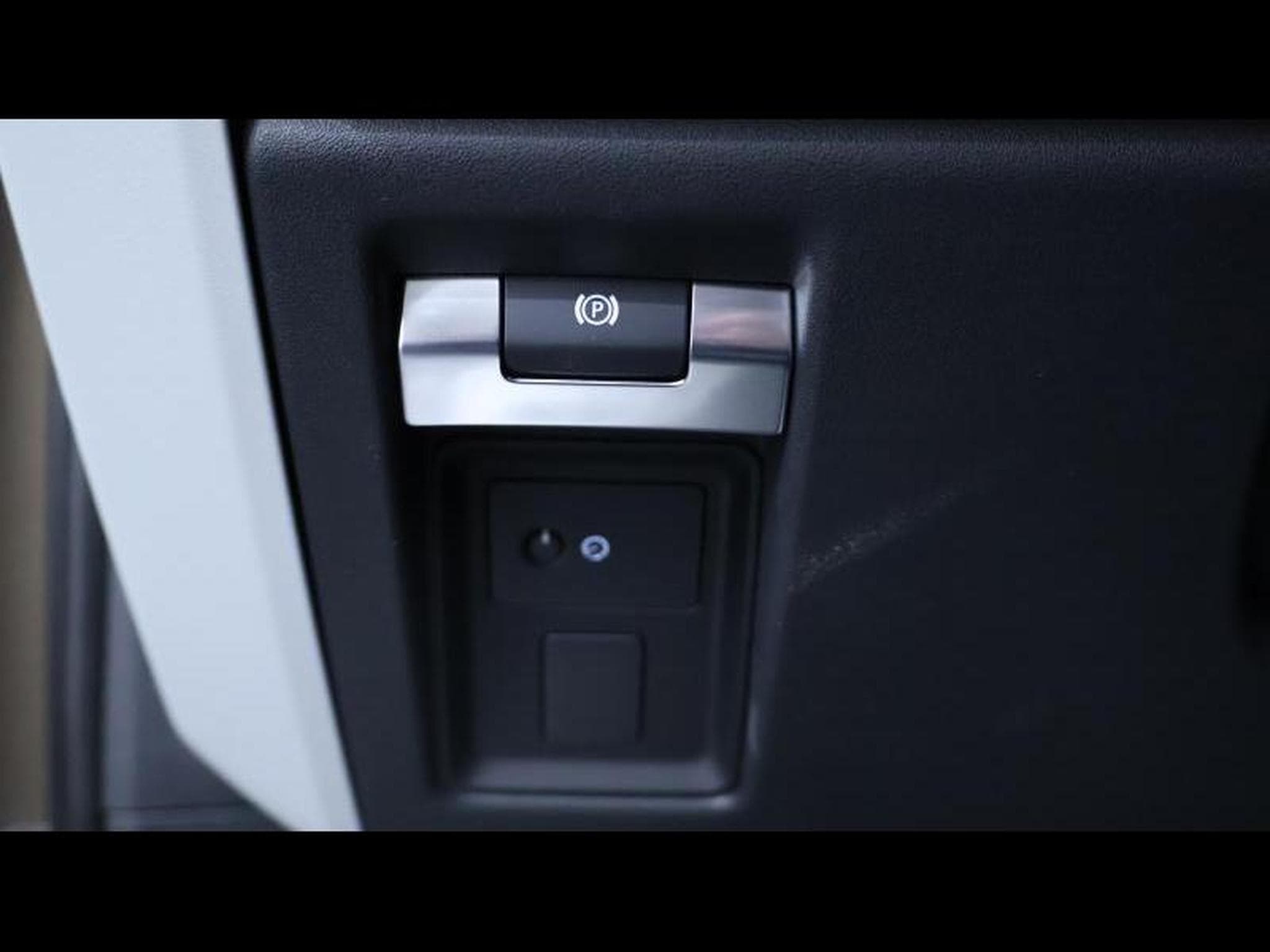 Land-Rover Defender 90 P400 X-Dynamic (2022) - Photo 27