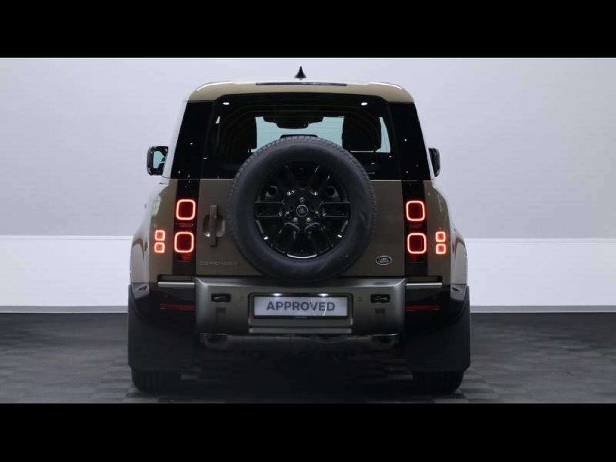 Land-Rover Defender 90 P400 X-Dynamic (2022) - Photo 6