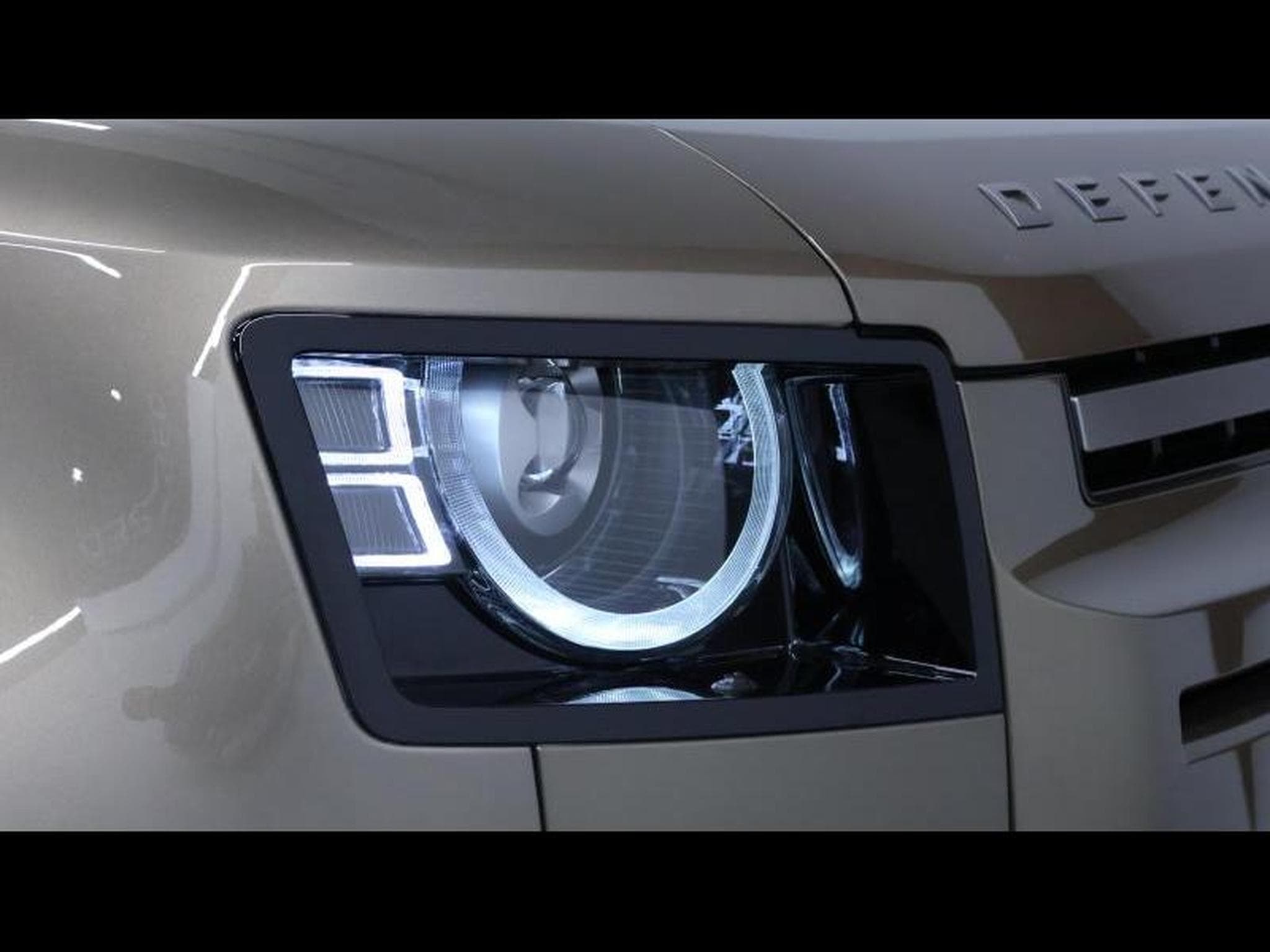 Land-Rover Defender 90 P400 X-Dynamic (2022) - Photo 8