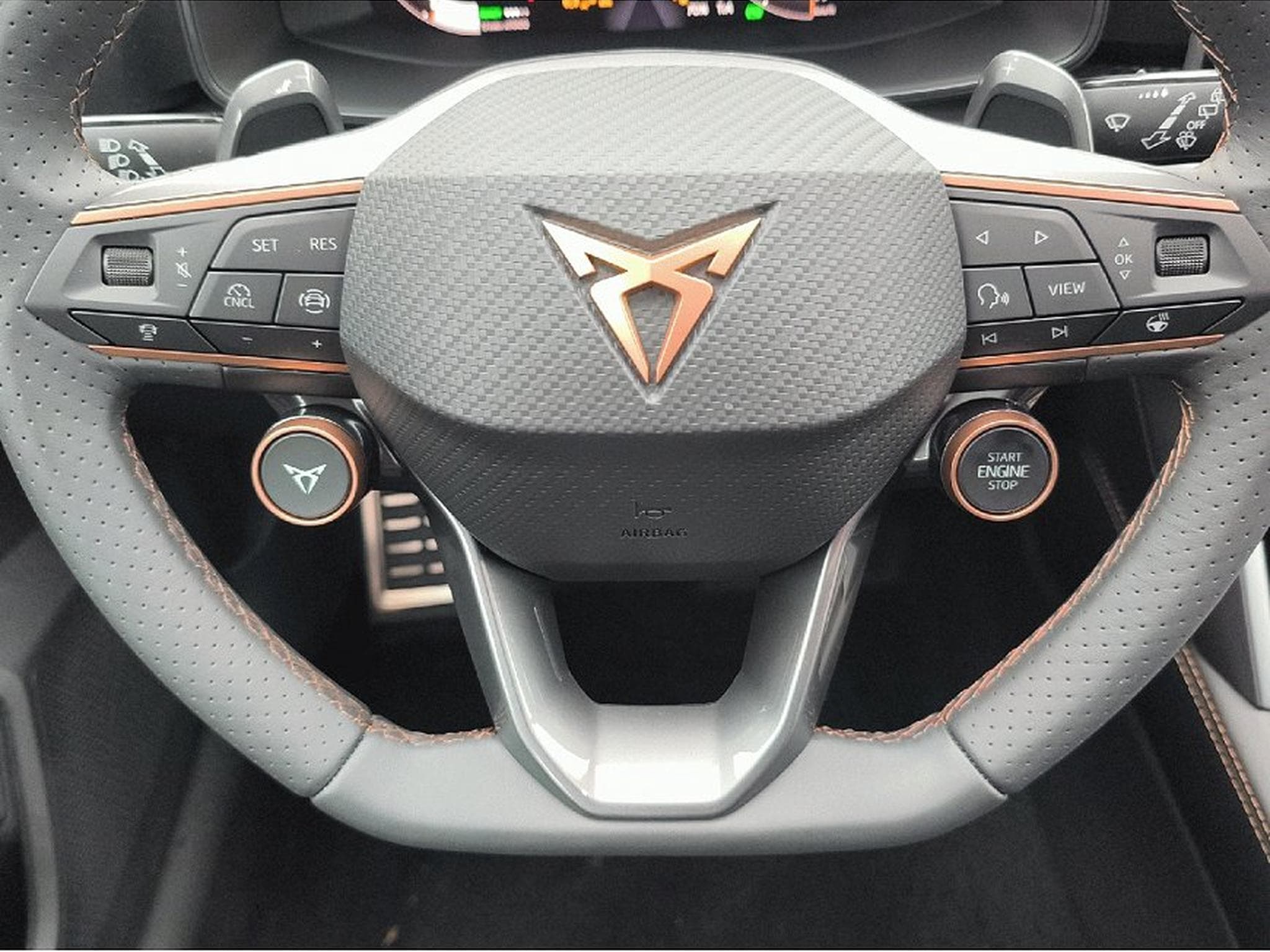 Cupra Leon (2025) - Photo 12