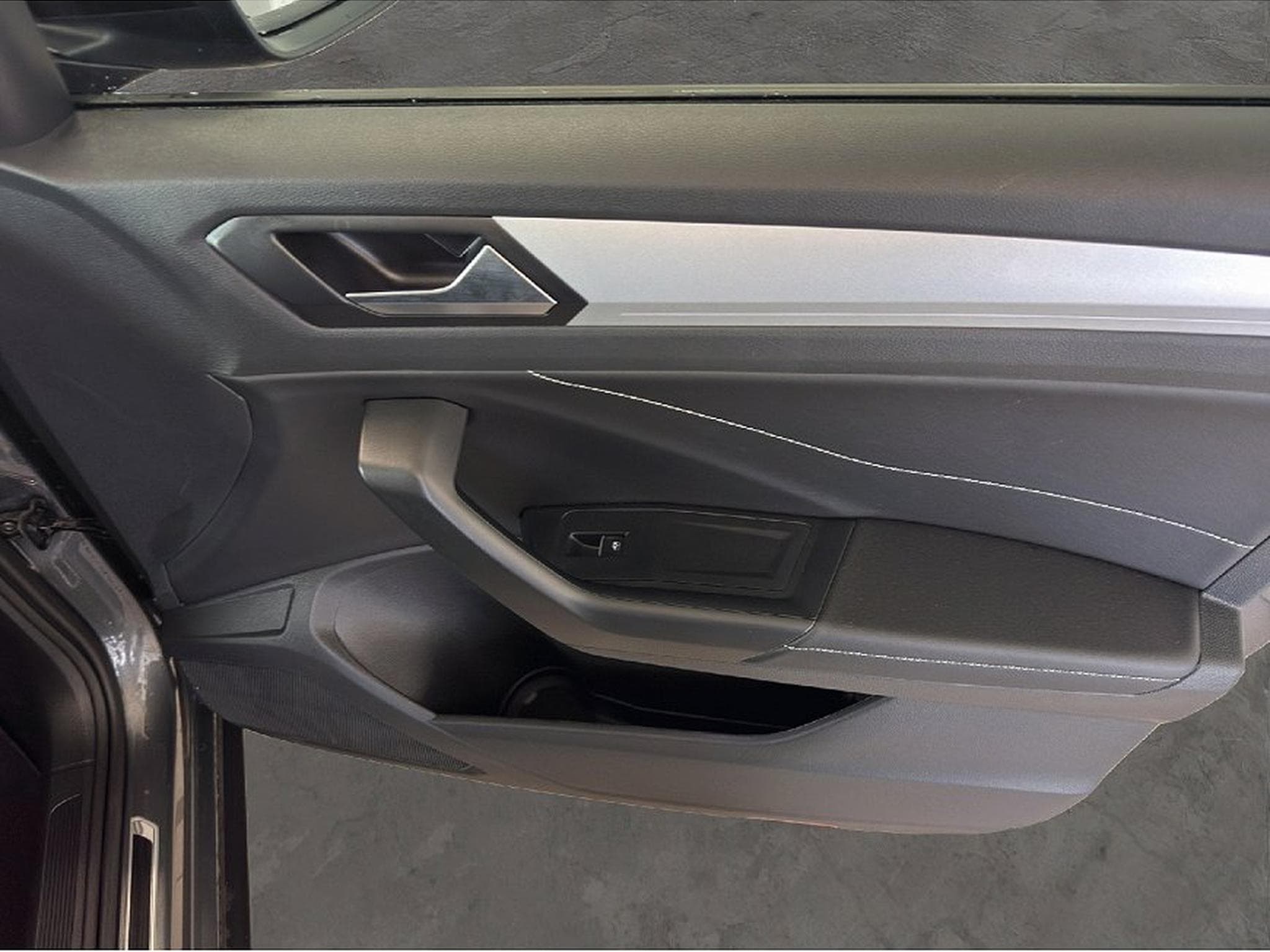 VW T-Roc (2025) - Photo 16