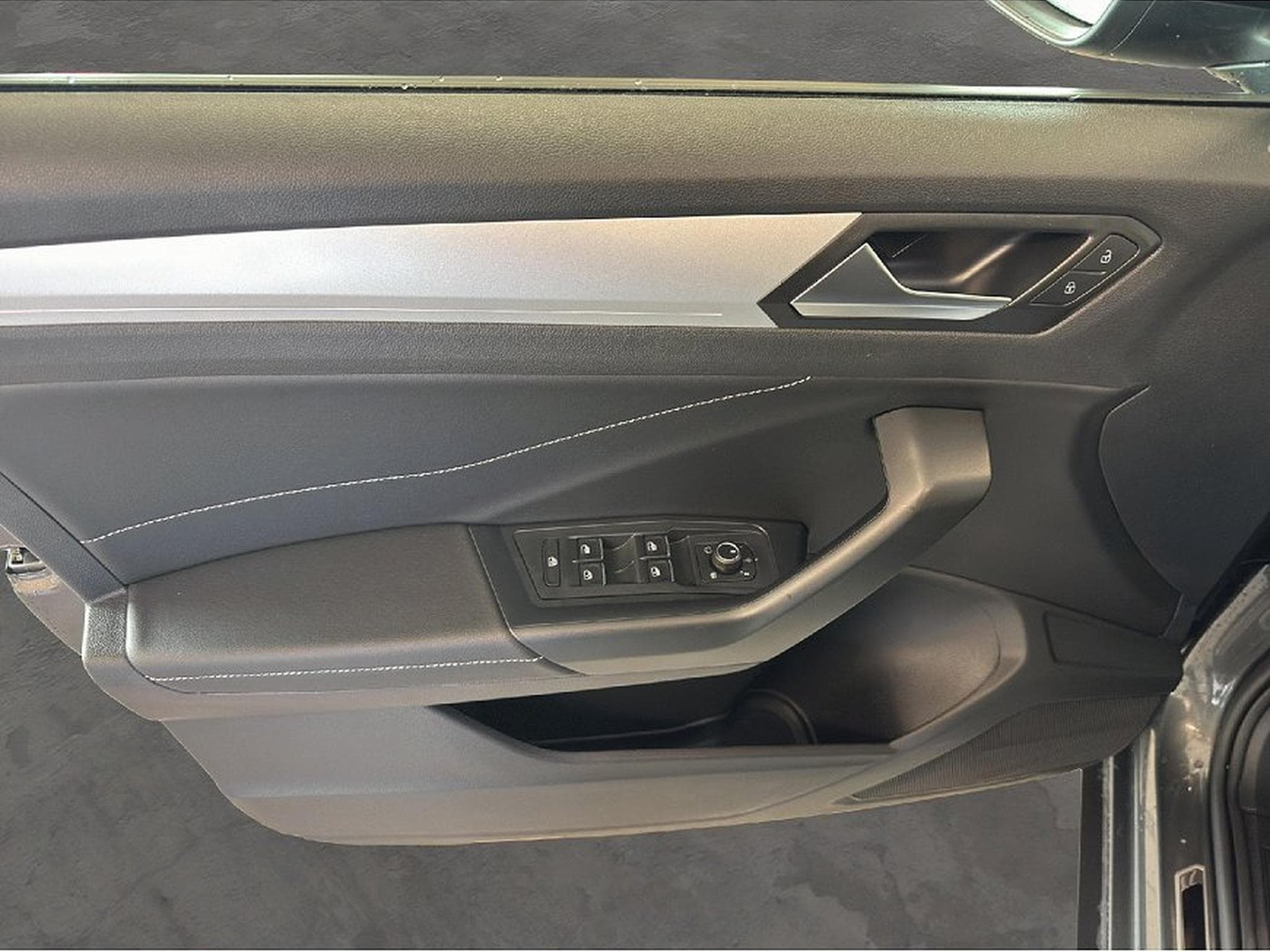 VW T-Roc (2025) - Photo 9