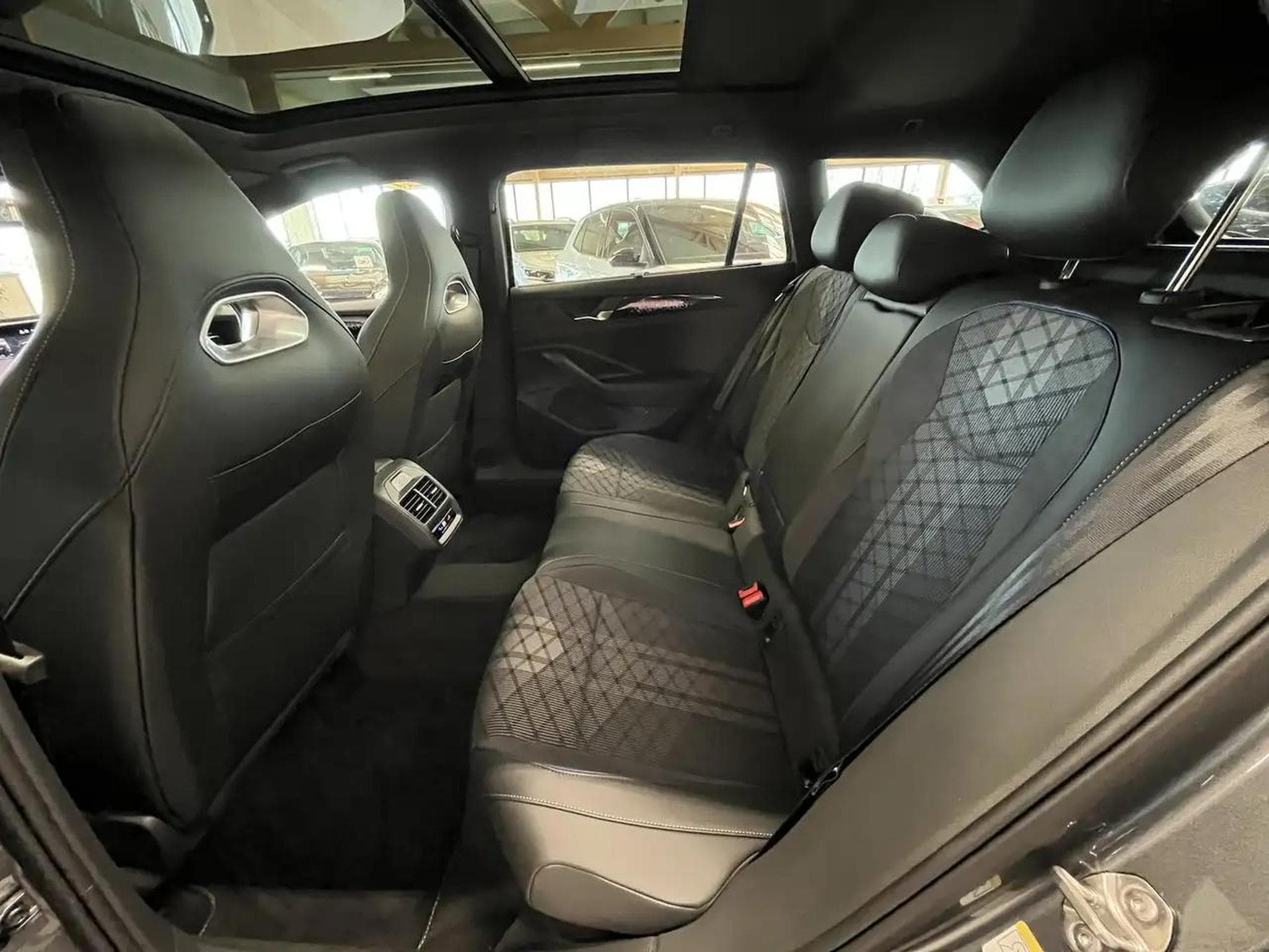 VW Passat (2025) - Photo 10