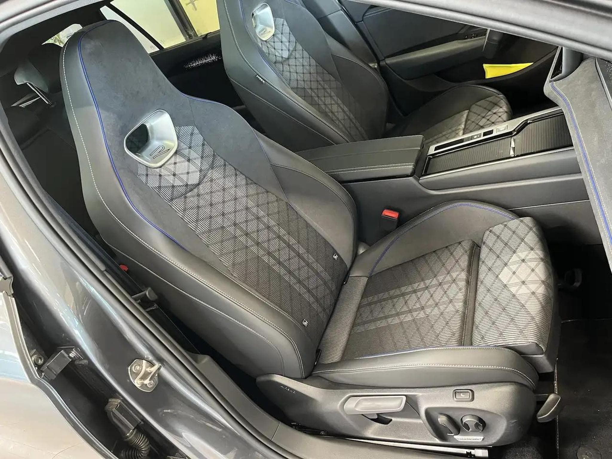 VW Passat (2025) - Photo 16