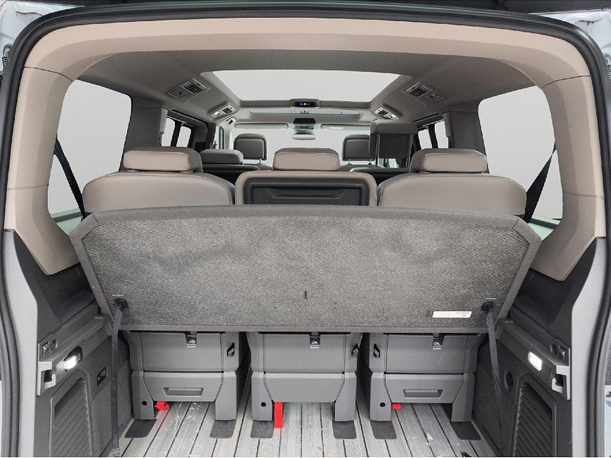 VW Multivan (2024) - Photo 13