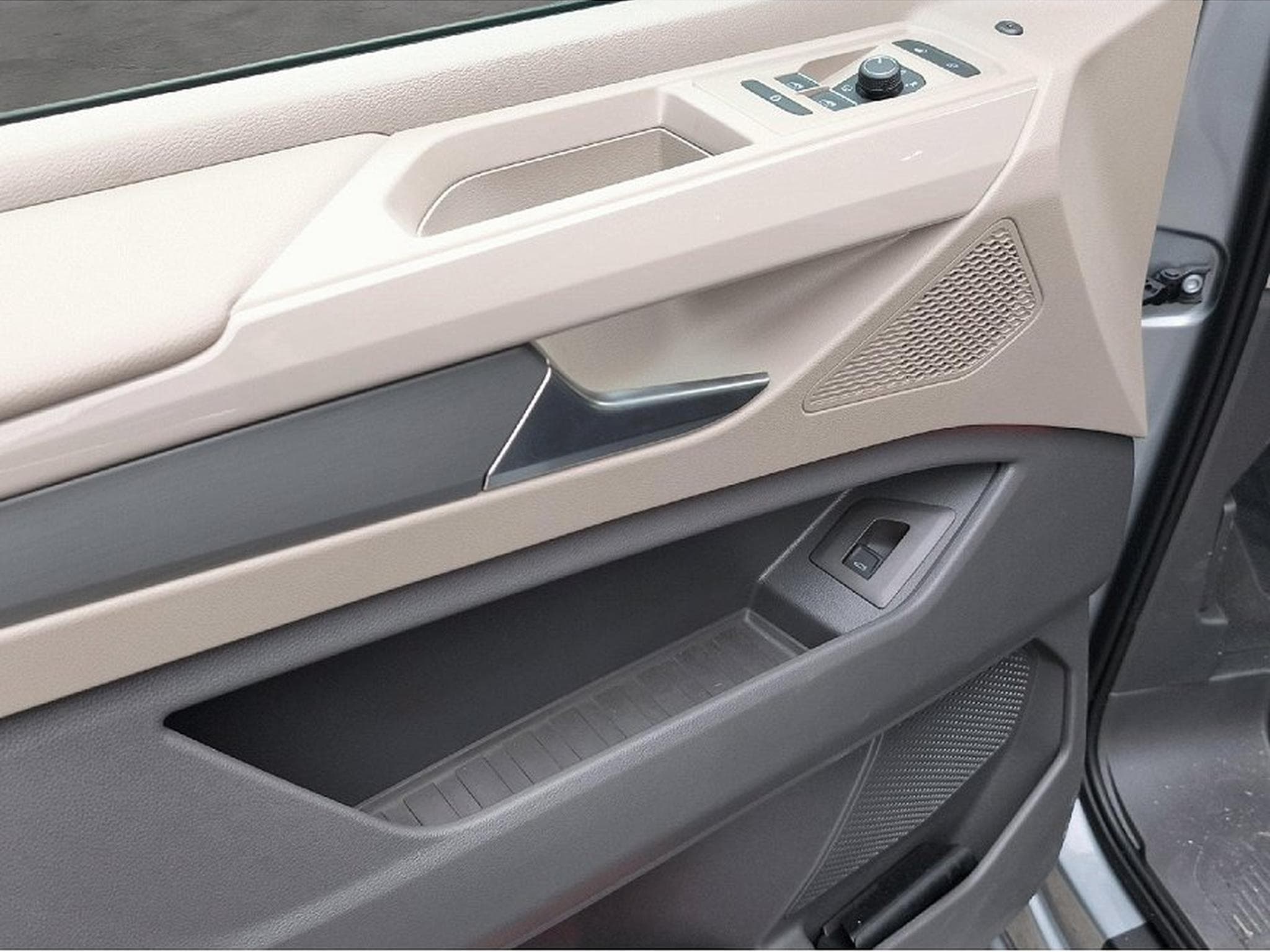 VW Multivan (2024) - Photo 9